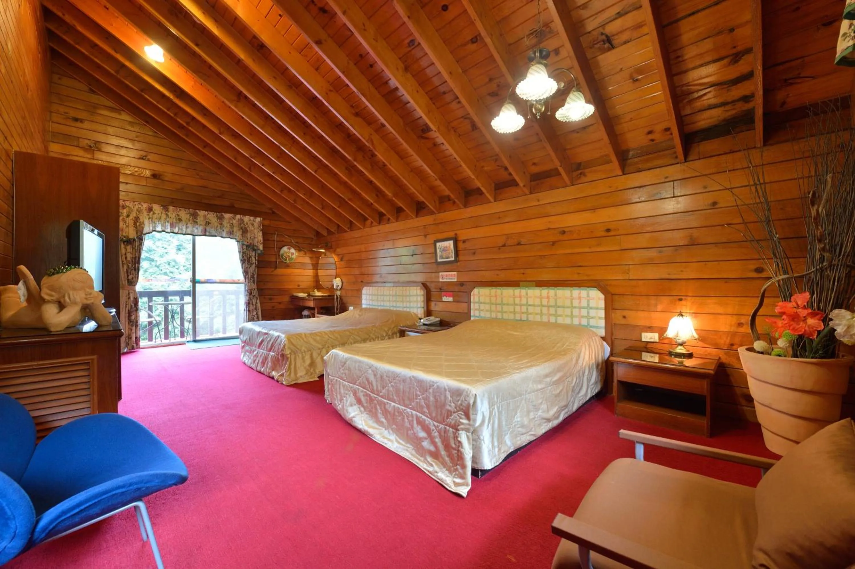 Bed in Shinmingshan Holiday Inn