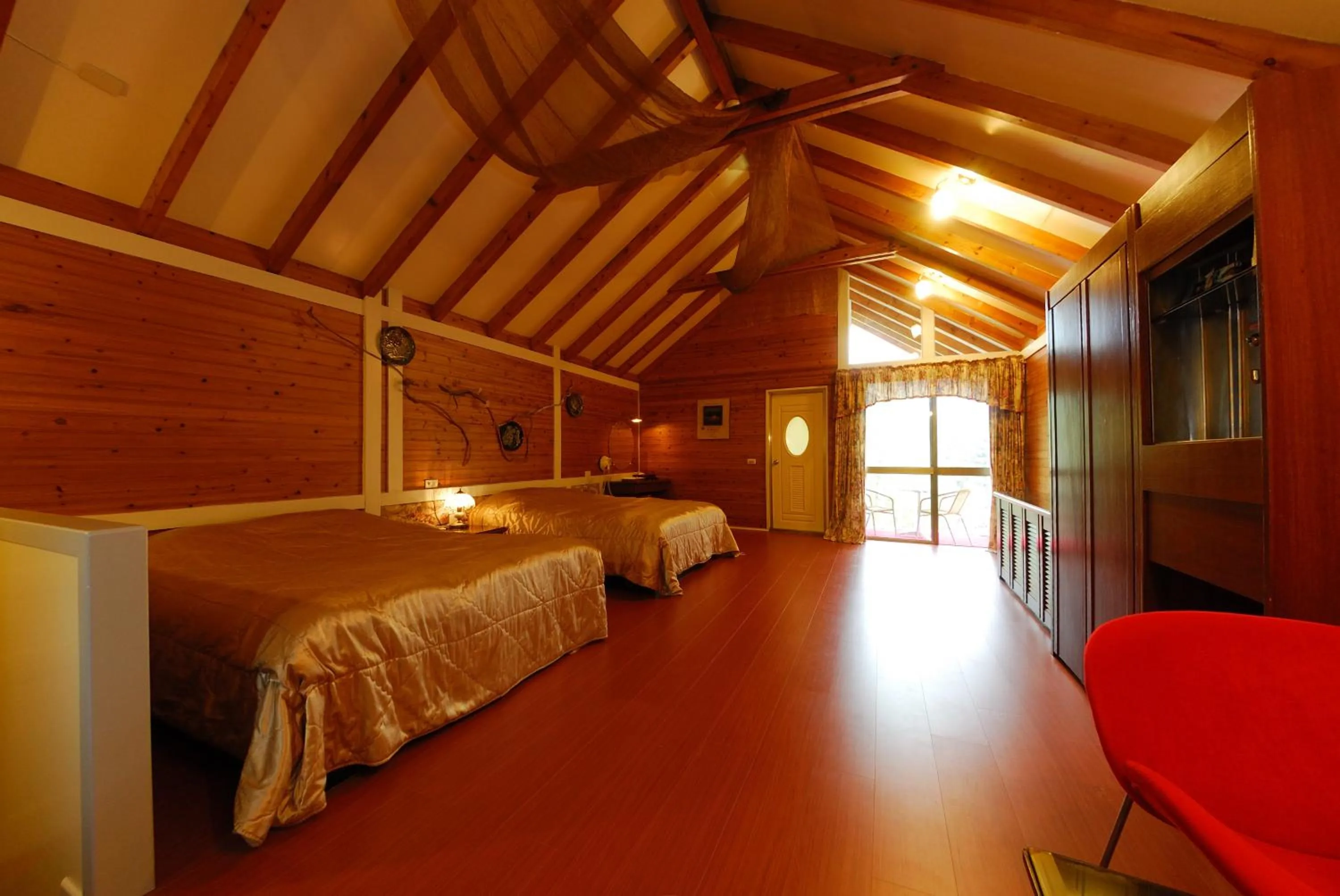 Bed in Shinmingshan Holiday Inn