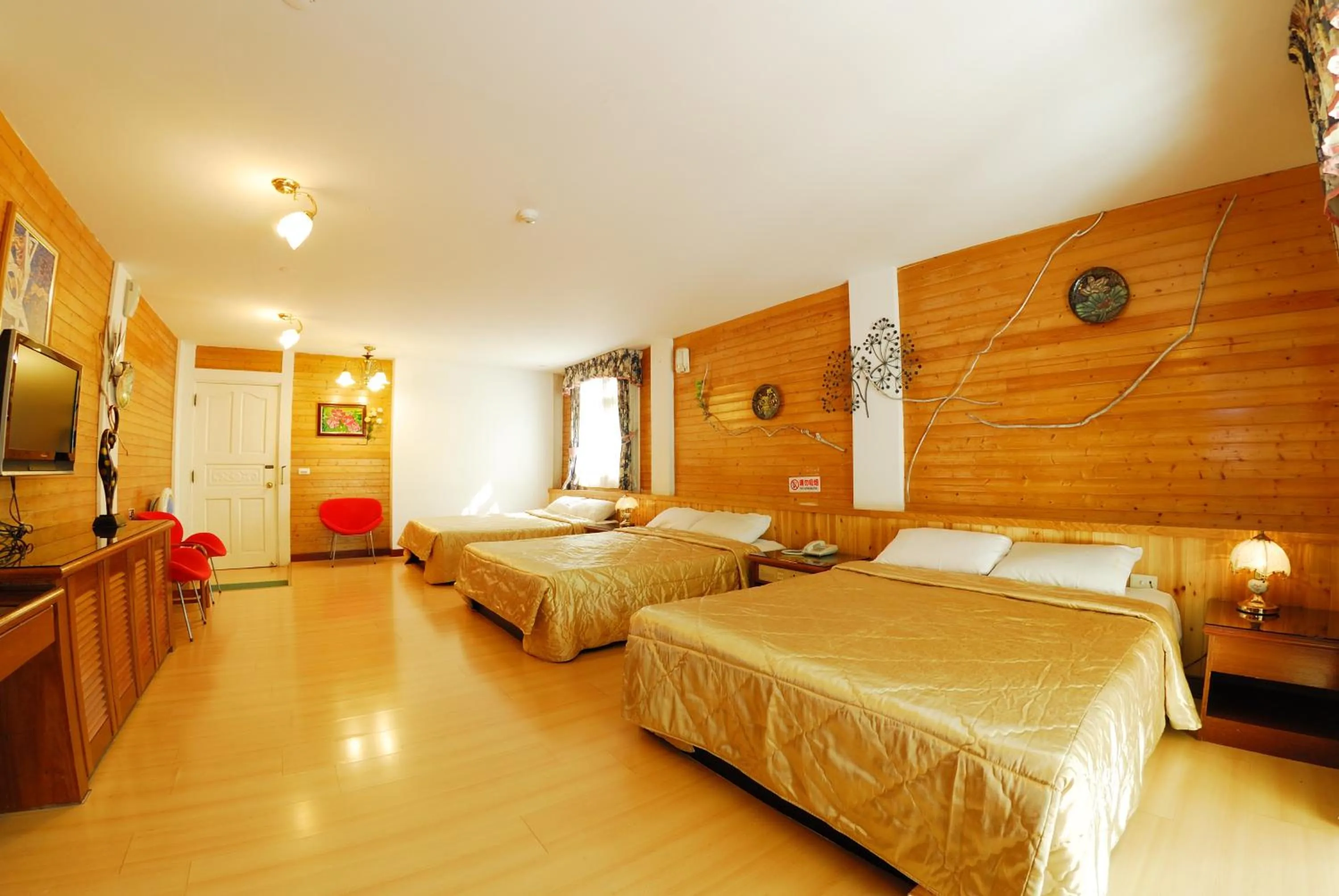 Bed in Shinmingshan Holiday Inn