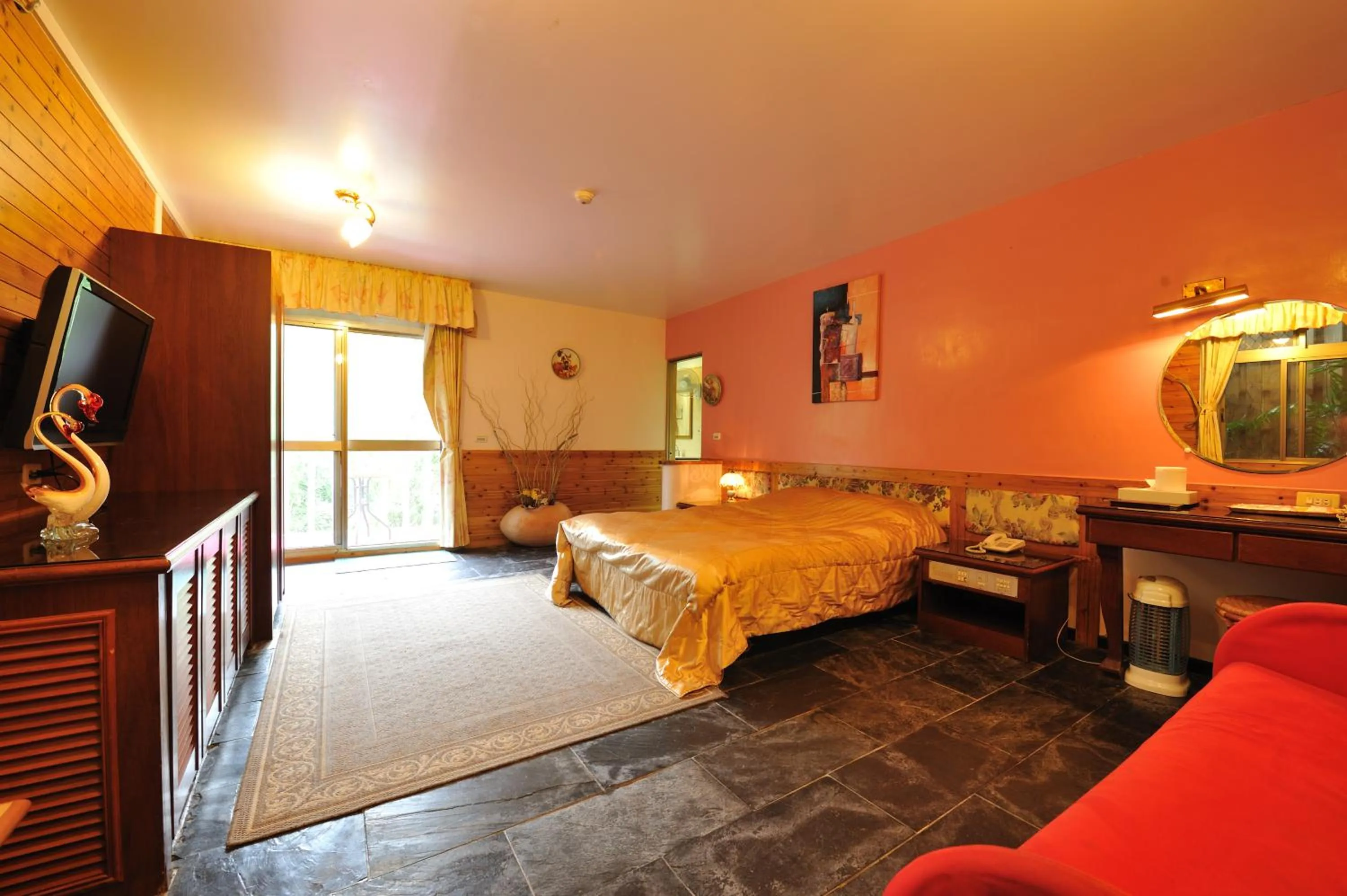 Bed in Shinmingshan Holiday Inn