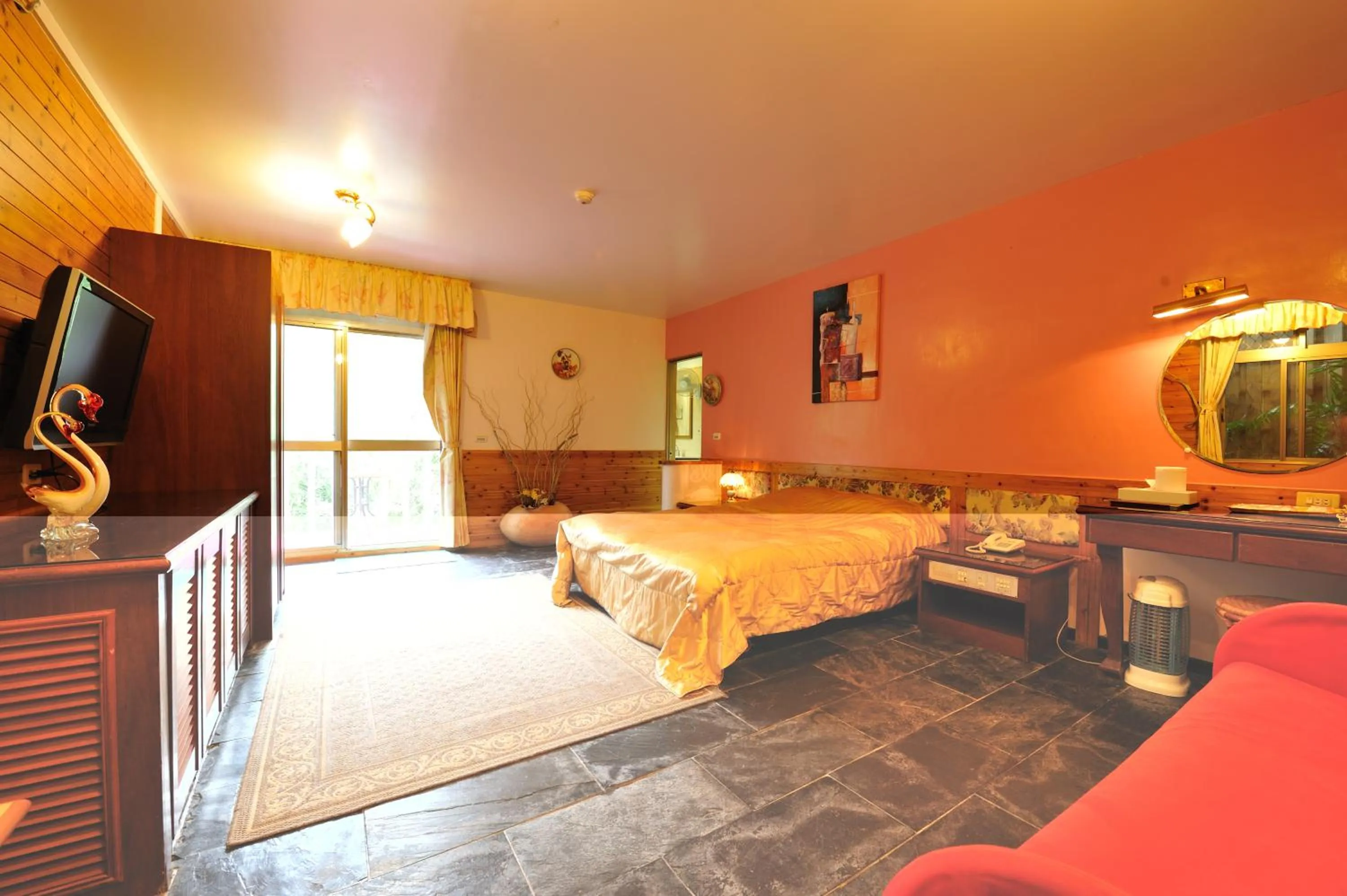 Bed in Shinmingshan Holiday Inn