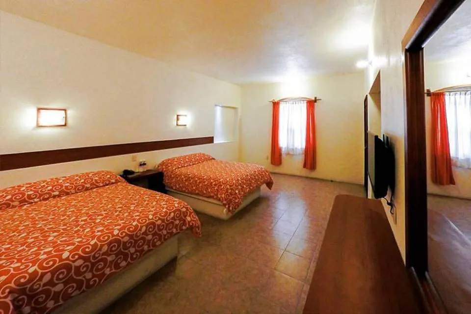 Text overlay, Bed in Hotel Posada Don Ramon