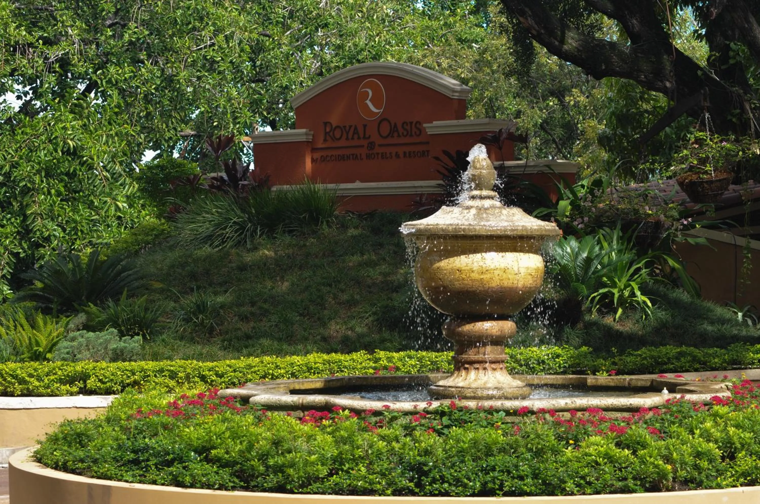 Facade/entrance in Hotel Royal Oasis