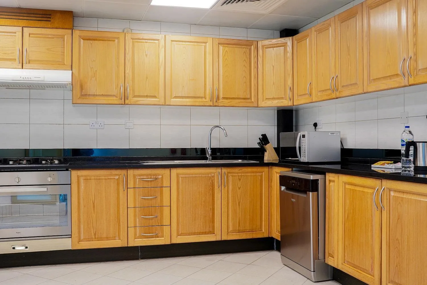 Coffee/tea facilities in Roda Al Murooj Residences