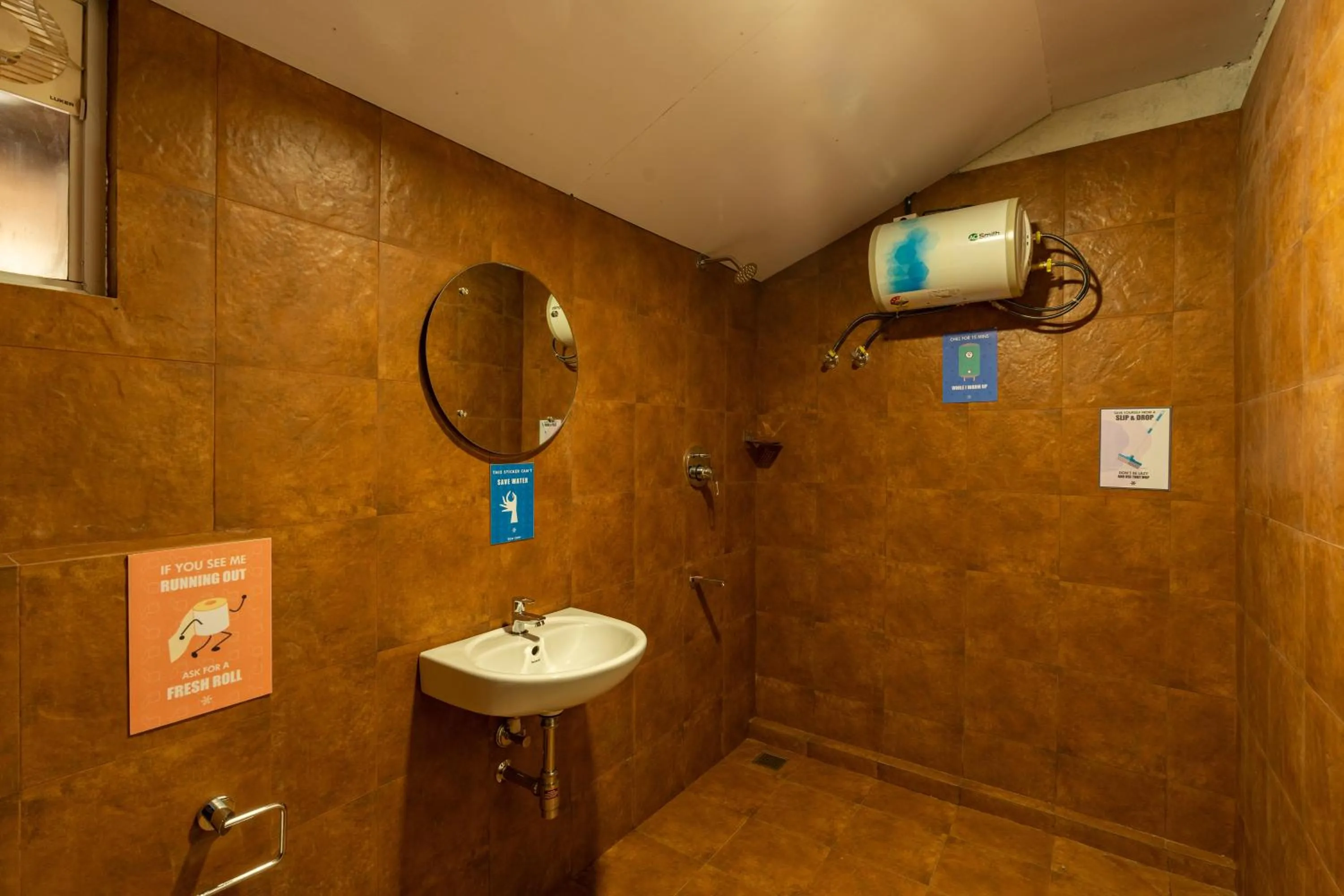 Shower in Zostel Plus Wayanad