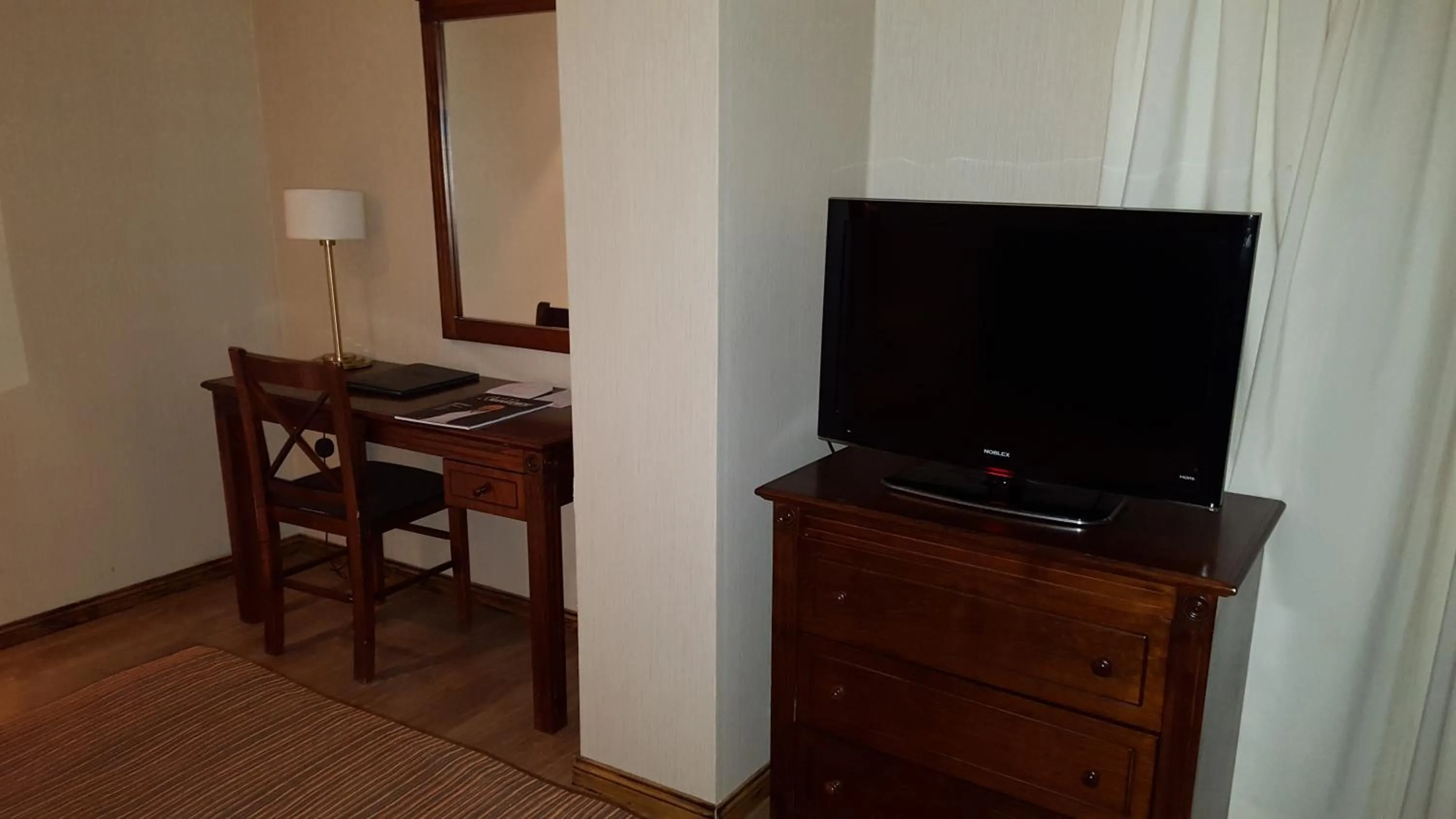 Decorative detail in Howard Johnson by Wyndham San Pedro