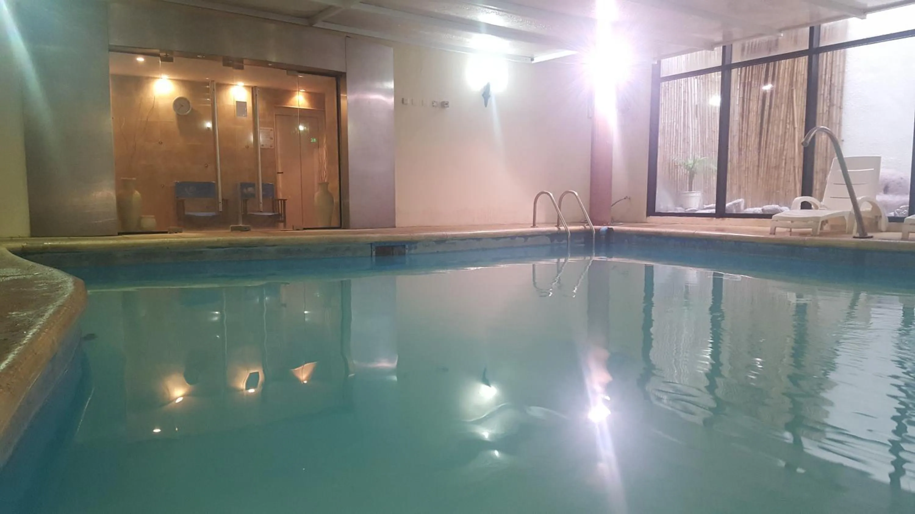 Swimming pool in Howard Johnson by Wyndham San Pedro