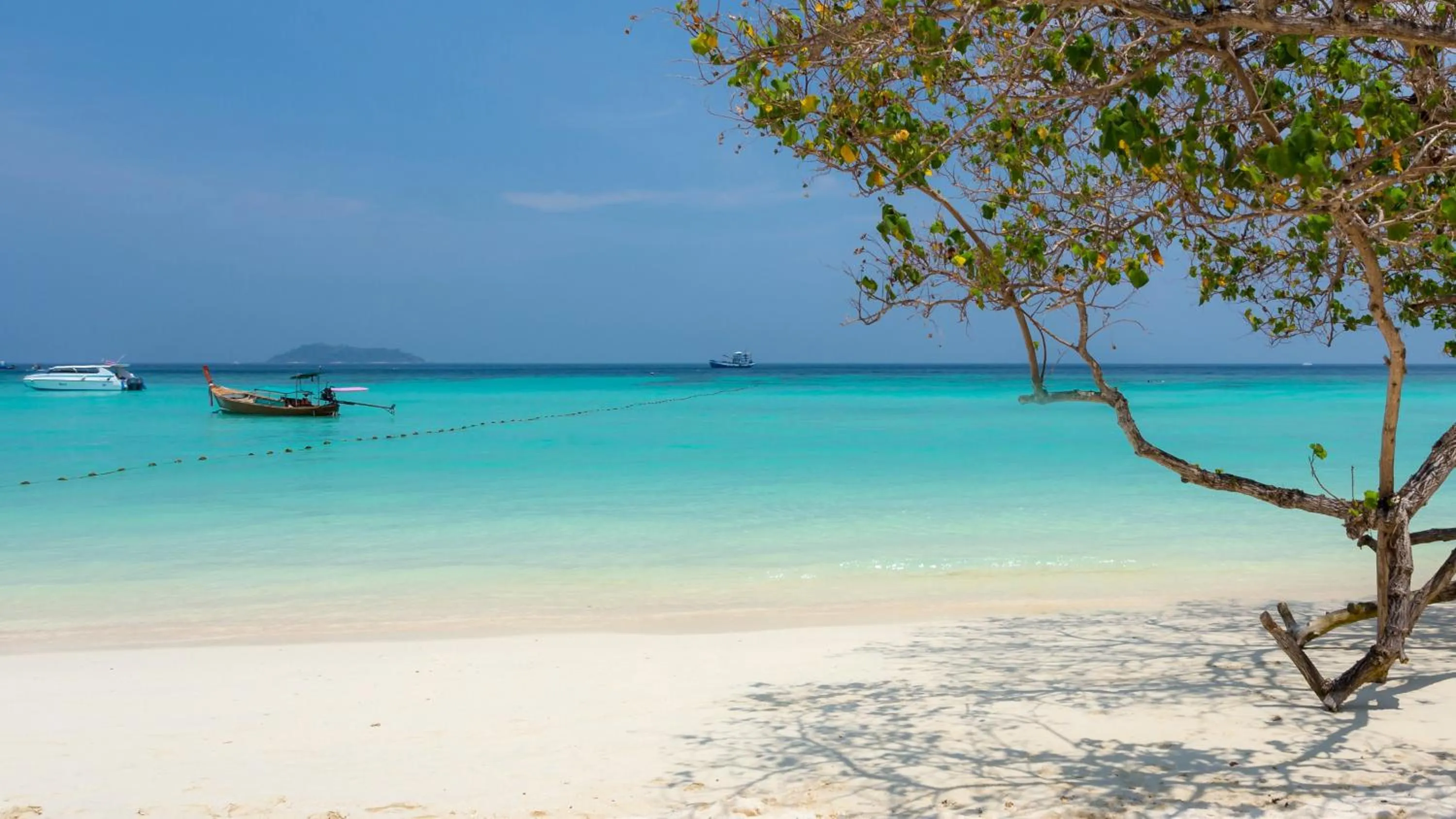 Day in Phi Phi Holiday Resort