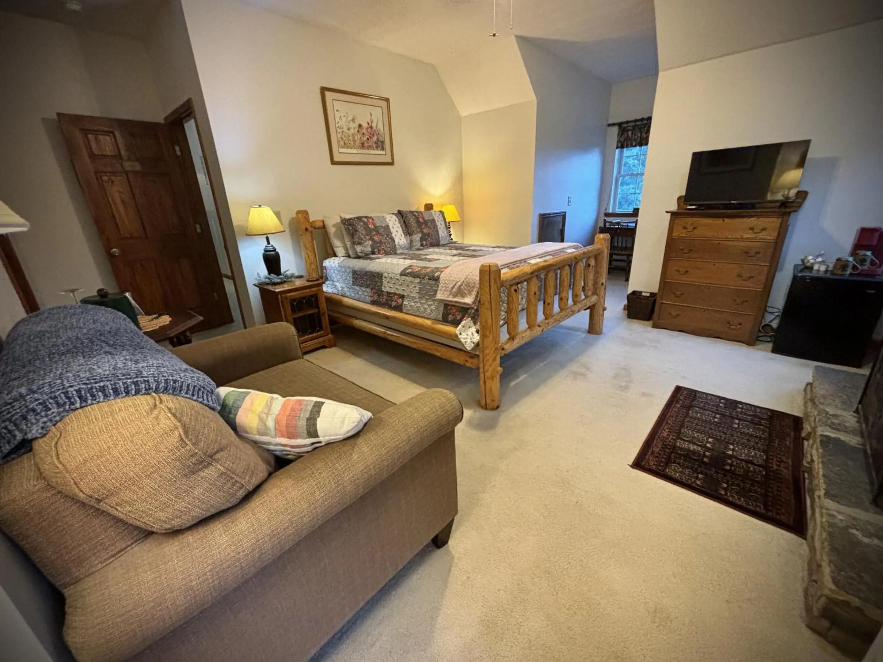 Bedroom, Bed in Long Mountain Lodge Bed & Breakfast