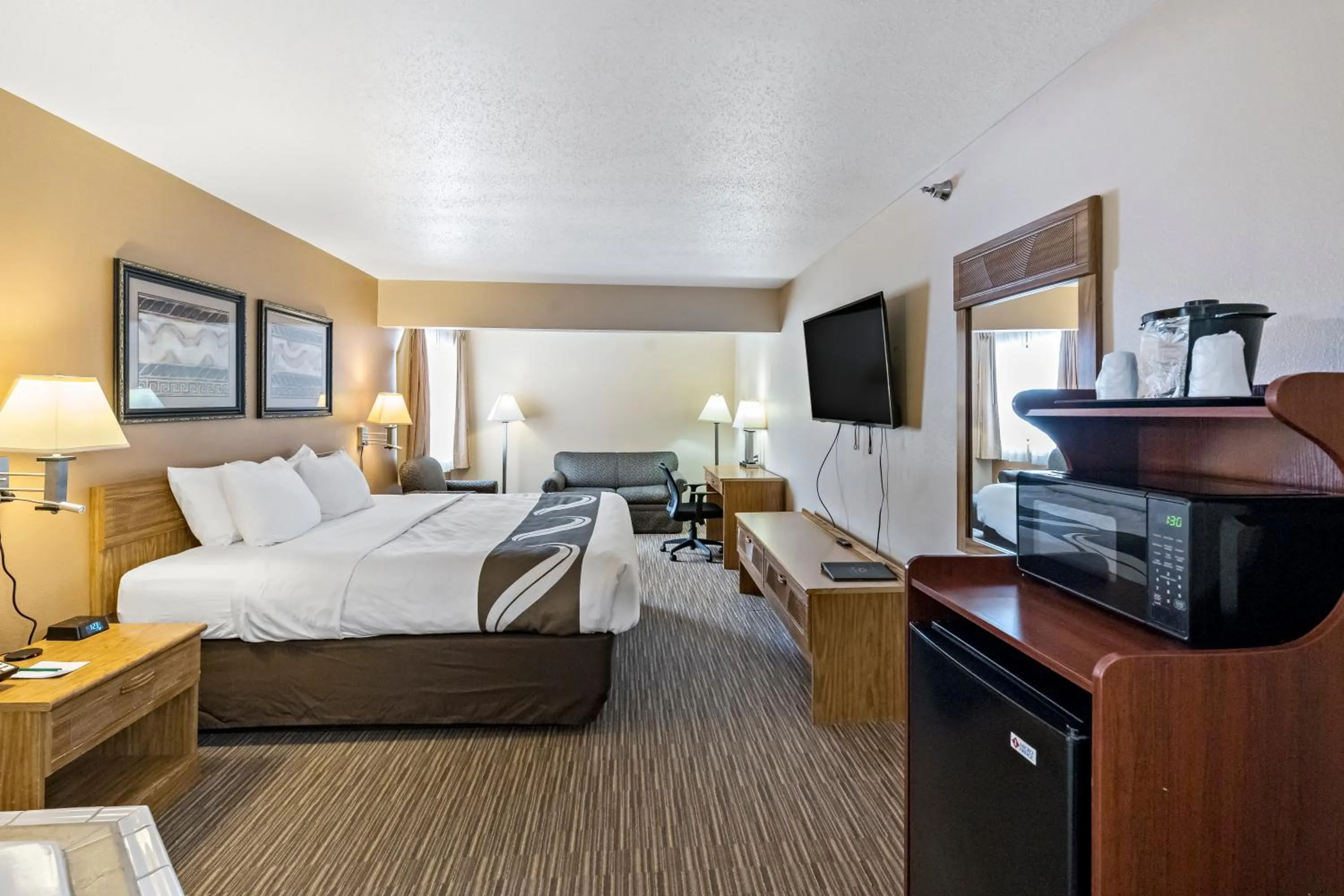 Bedroom, Bed in Quality Inn - Storm Lake