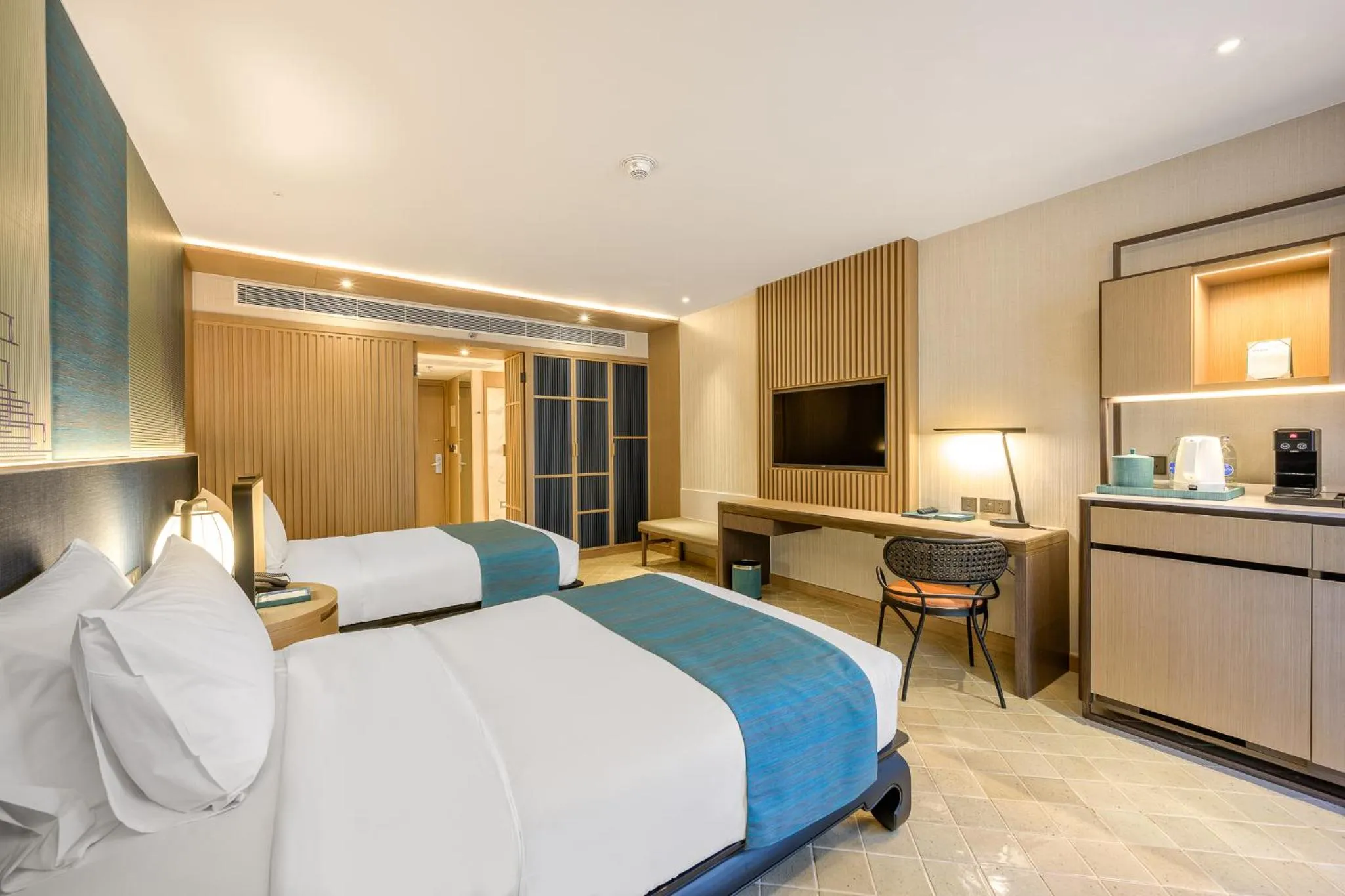 Photo of the whole room, Bed in Holiday Inn Resort Phuket by IHG