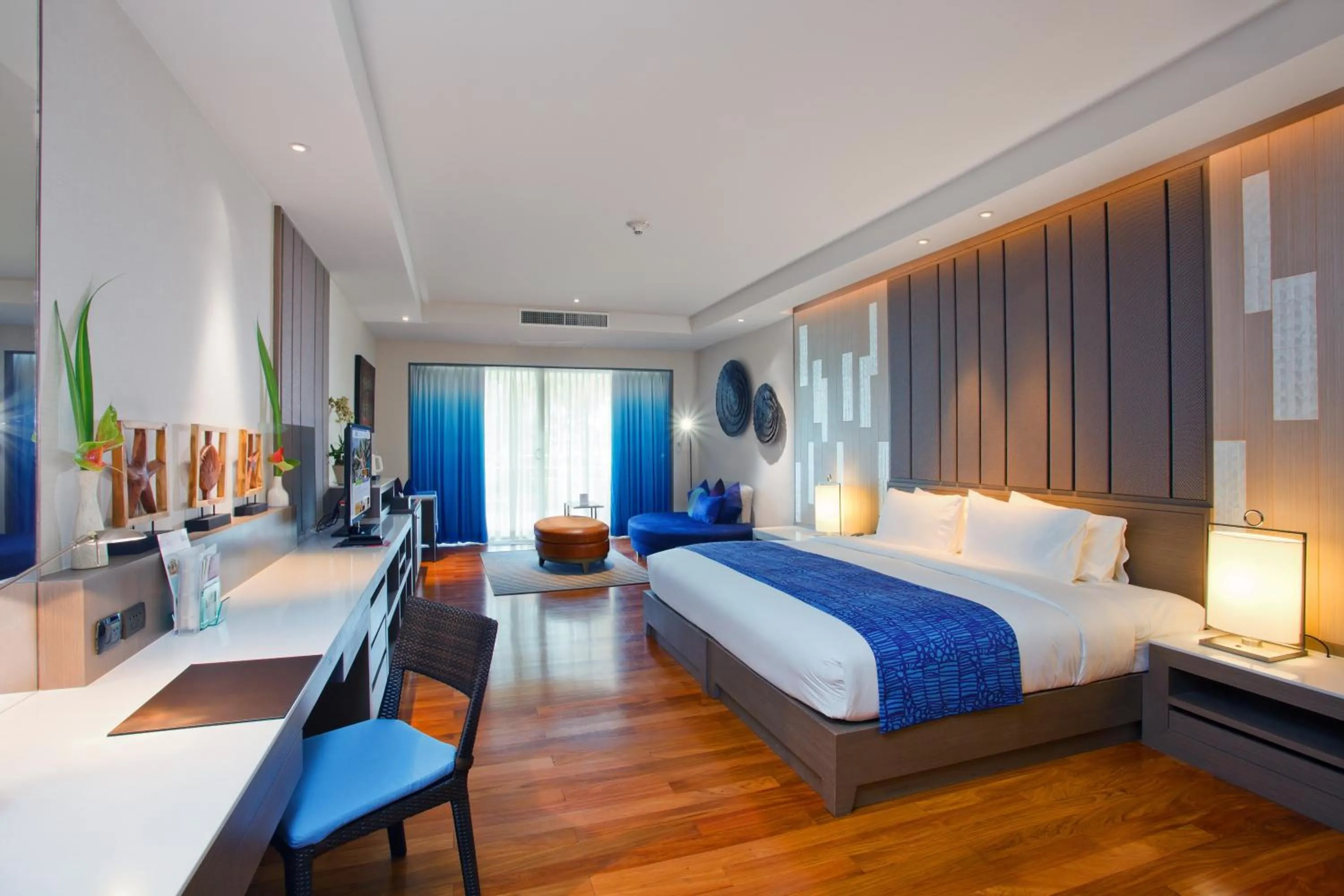 Photo of the whole room, Bed in Holiday Inn Resort Phuket by IHG