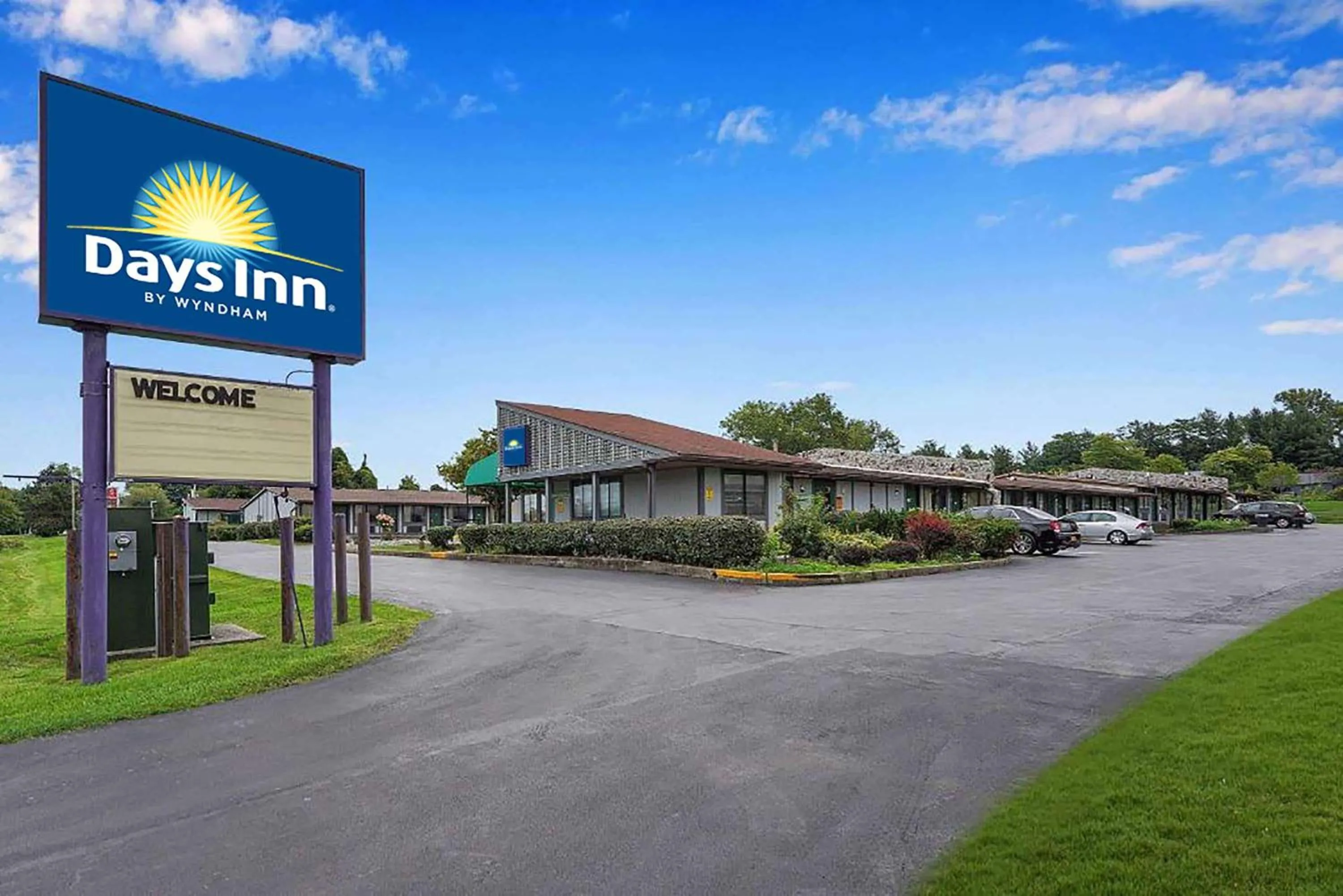 Property building in Days-Inn by Wyndham Liverpool-Syracuse