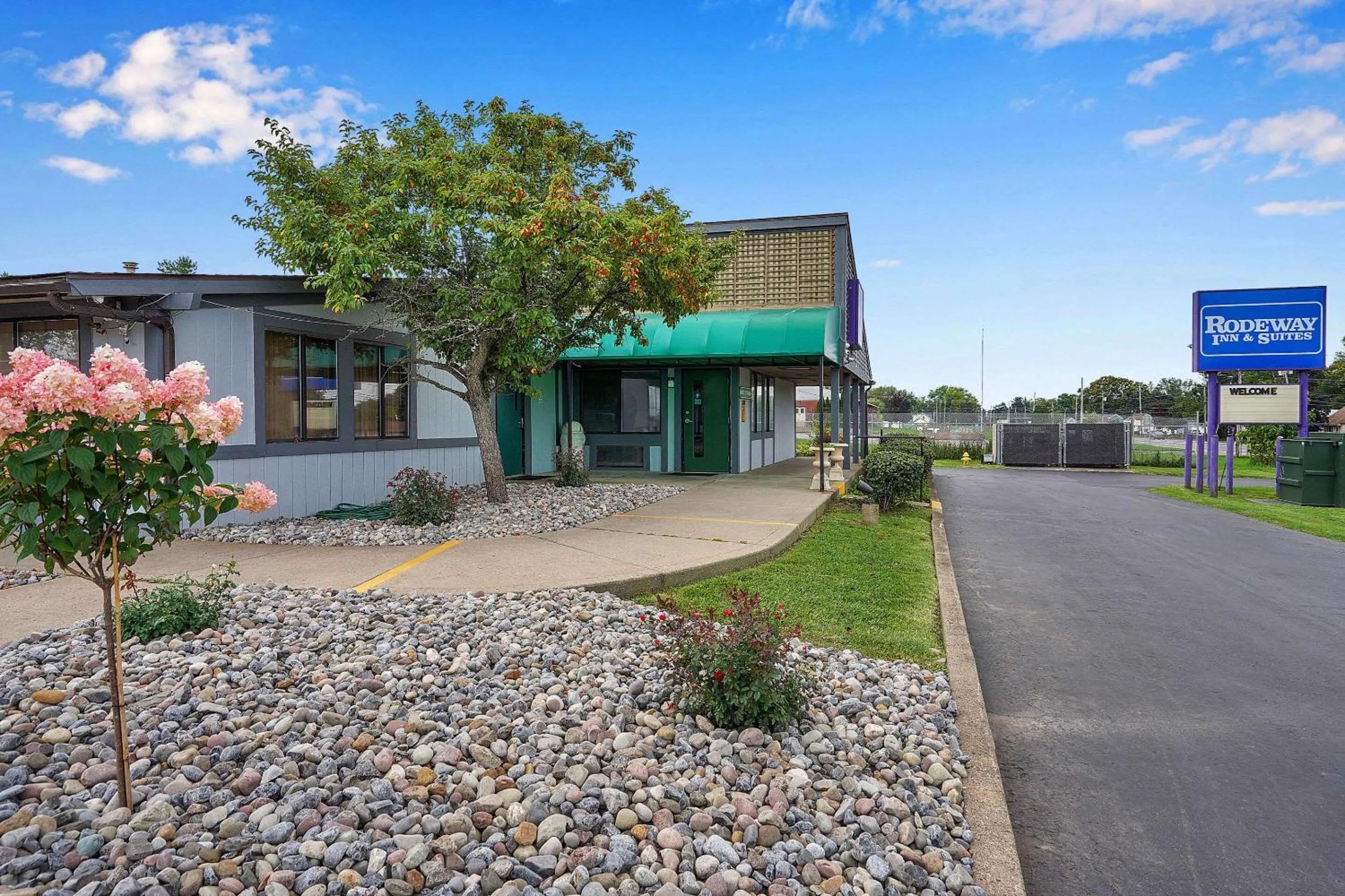 Property building in Days-Inn by Wyndham Liverpool-Syracuse