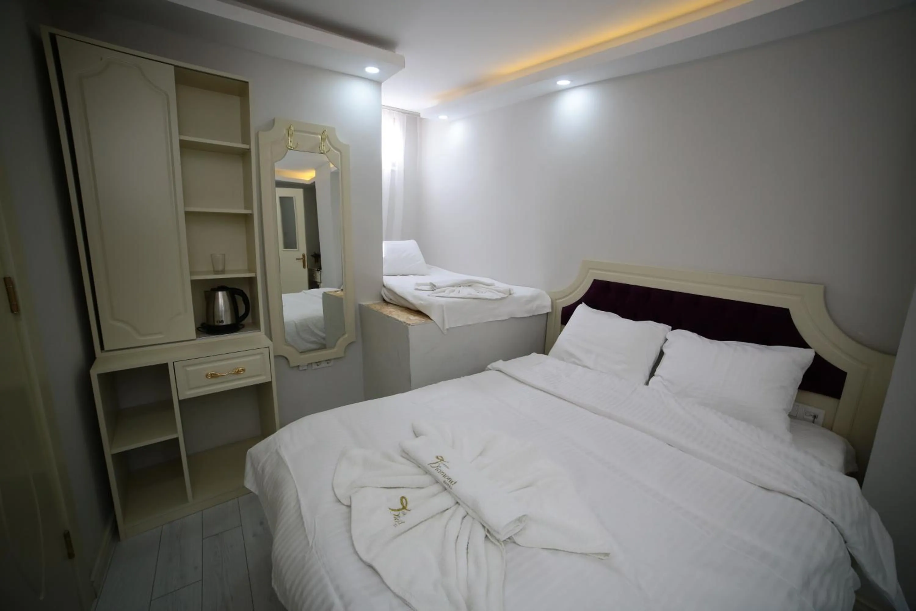 Photo of the whole room, Bed in taksim diamond hotel