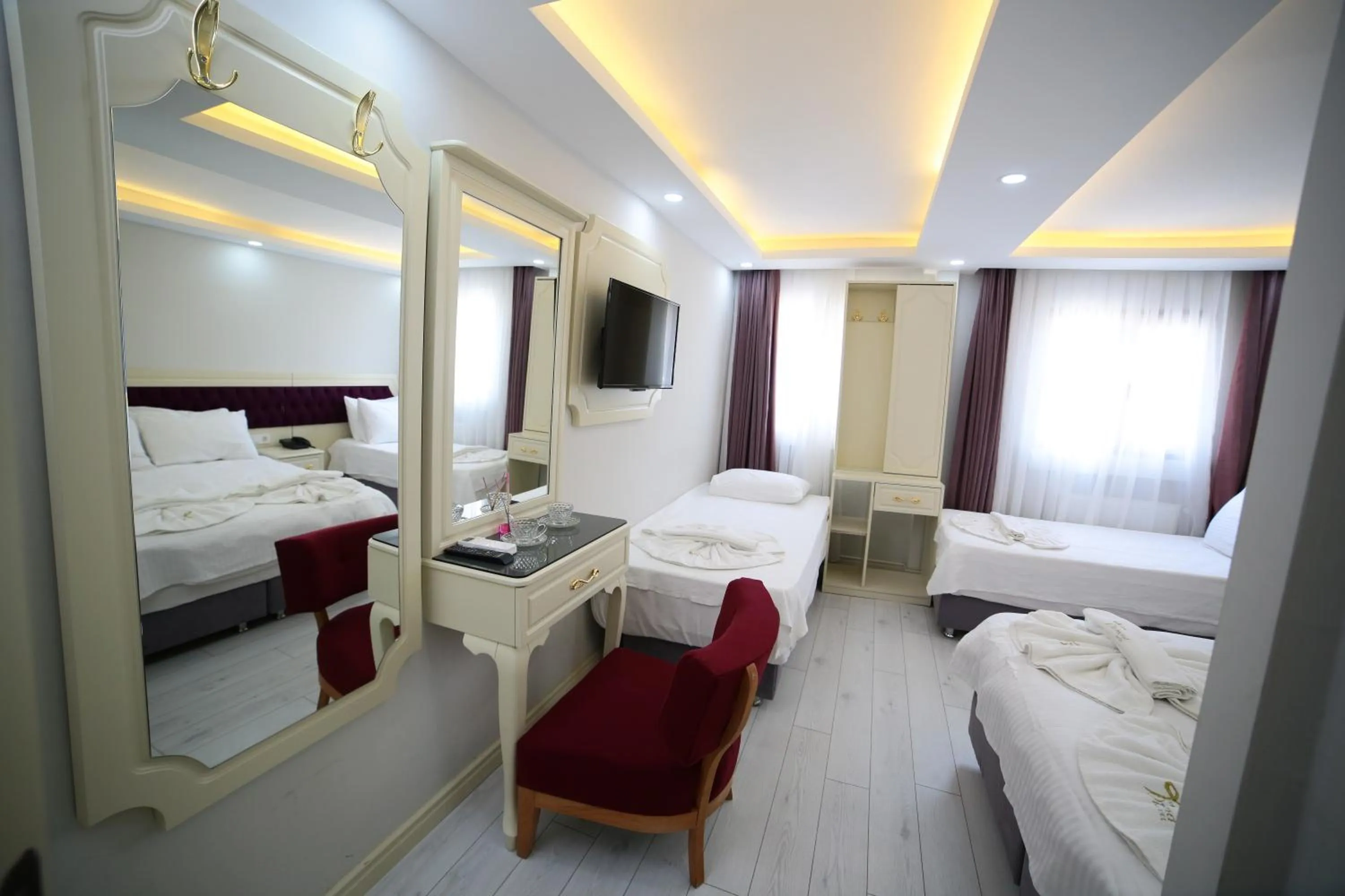 Photo of the whole room, Bed in taksim diamond hotel