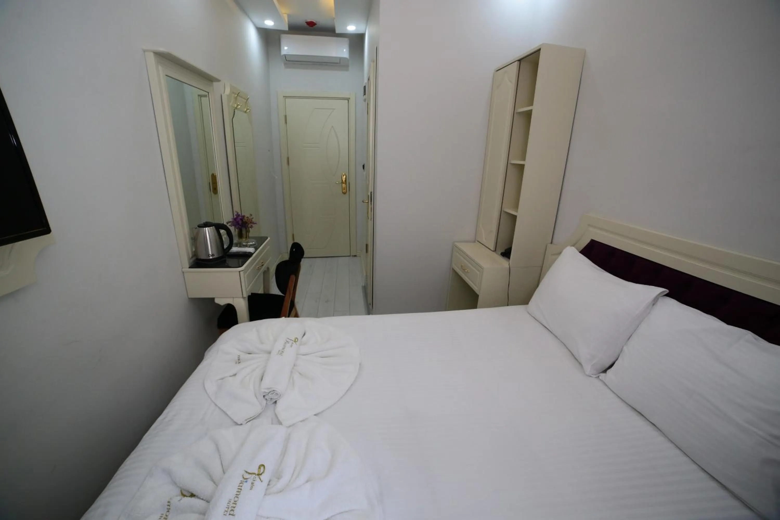 Bed in taksim diamond hotel