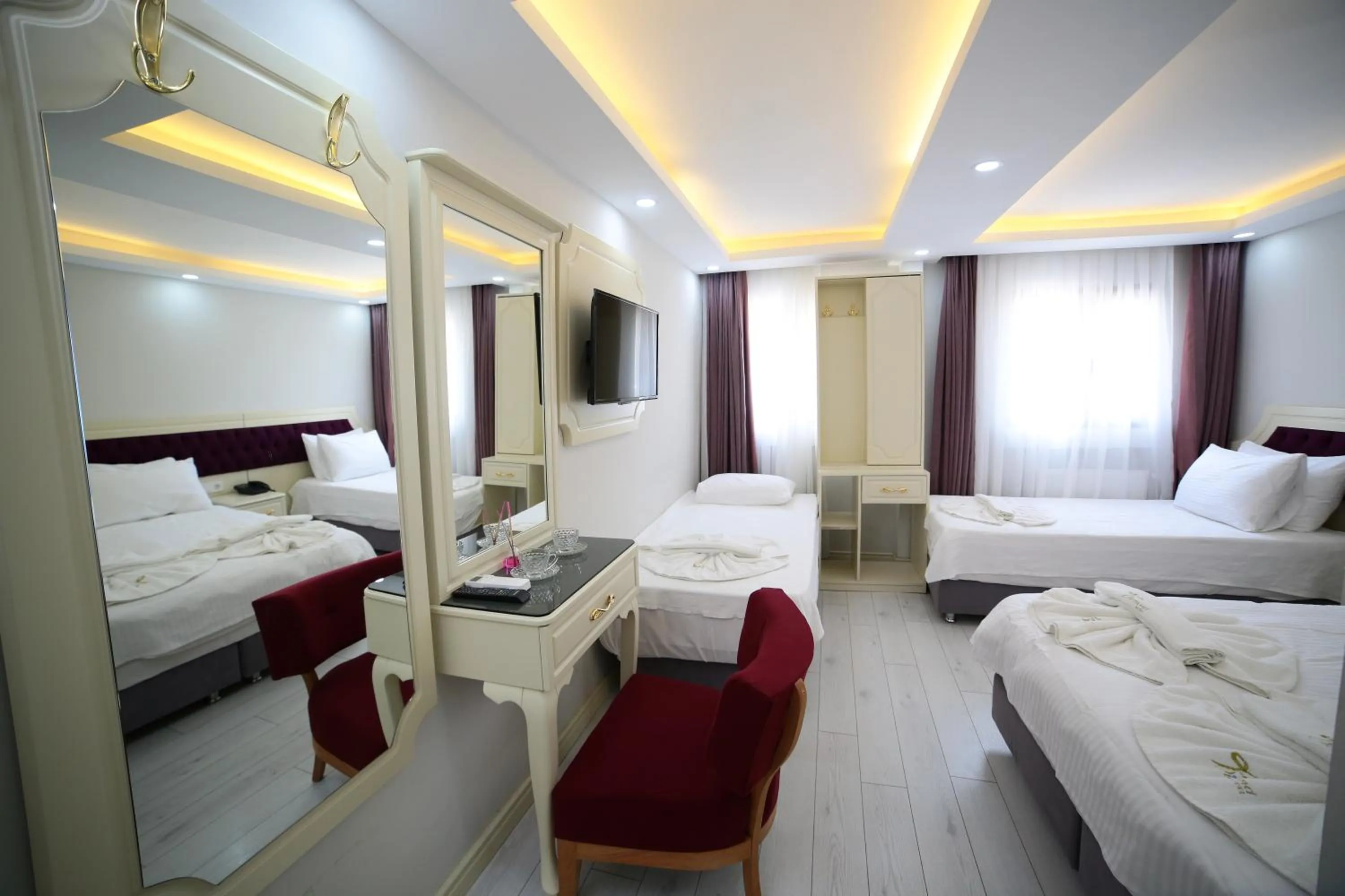 Photo of the whole room, Bed in taksim diamond hotel