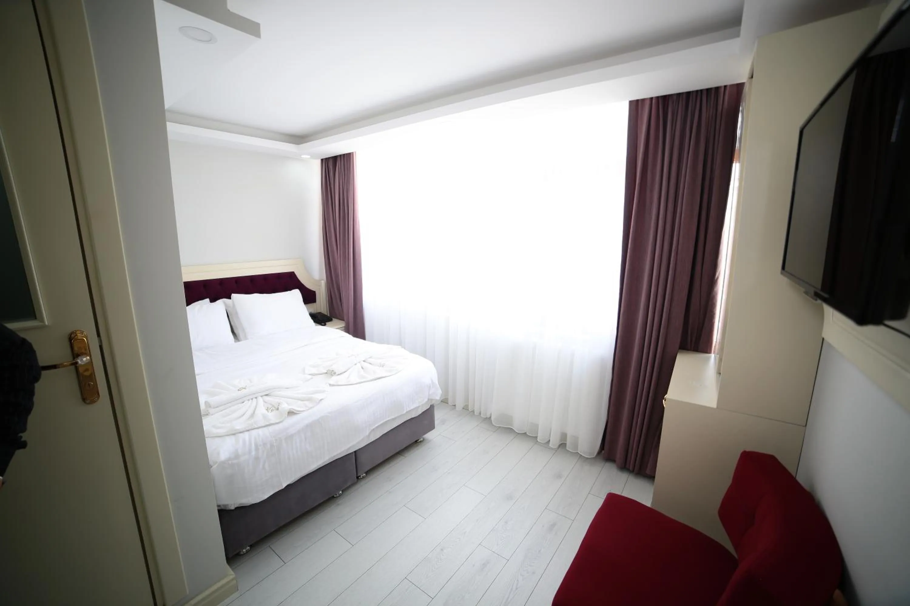 Photo of the whole room, Bed in taksim diamond hotel