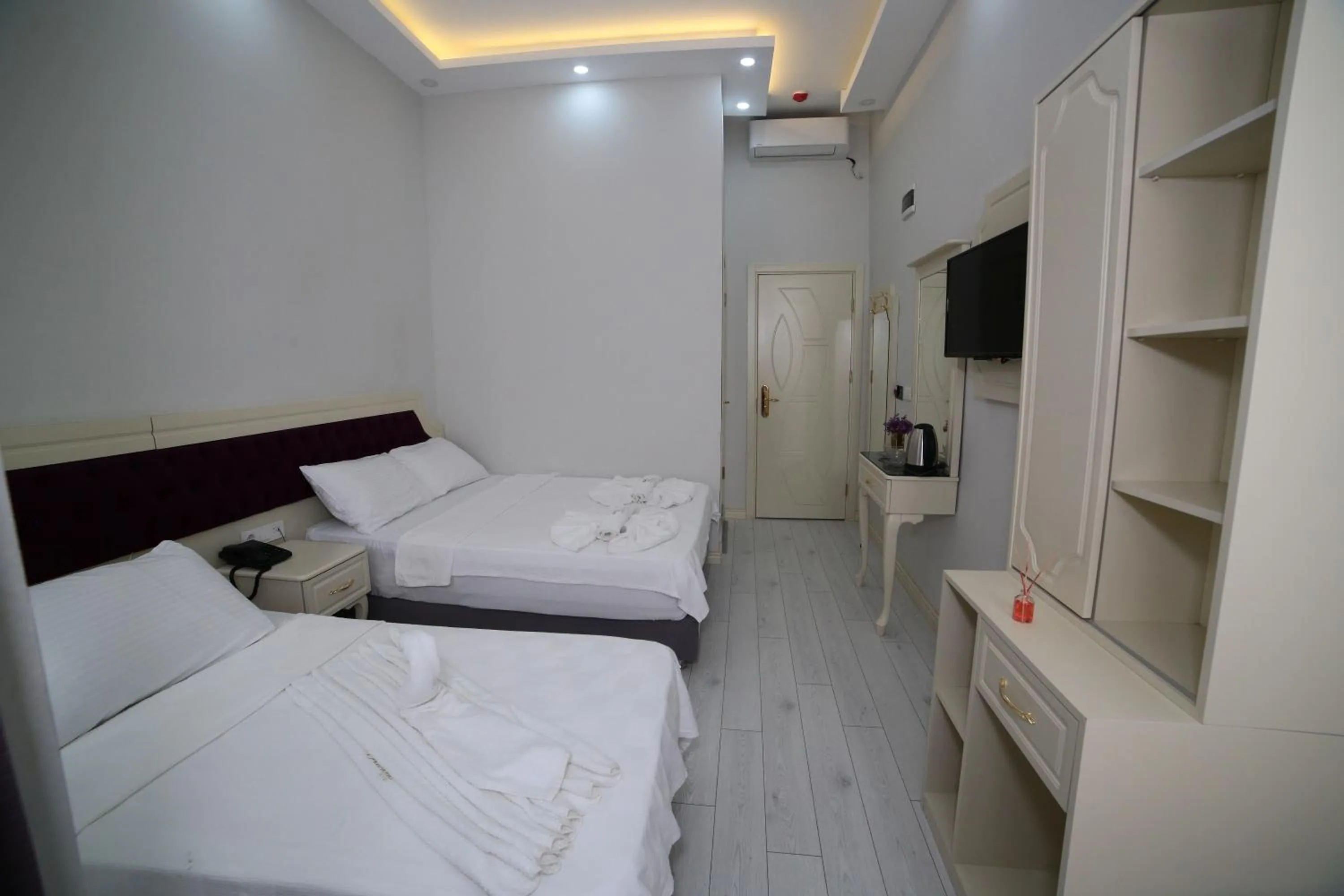 Photo of the whole room, Bed in taksim diamond hotel