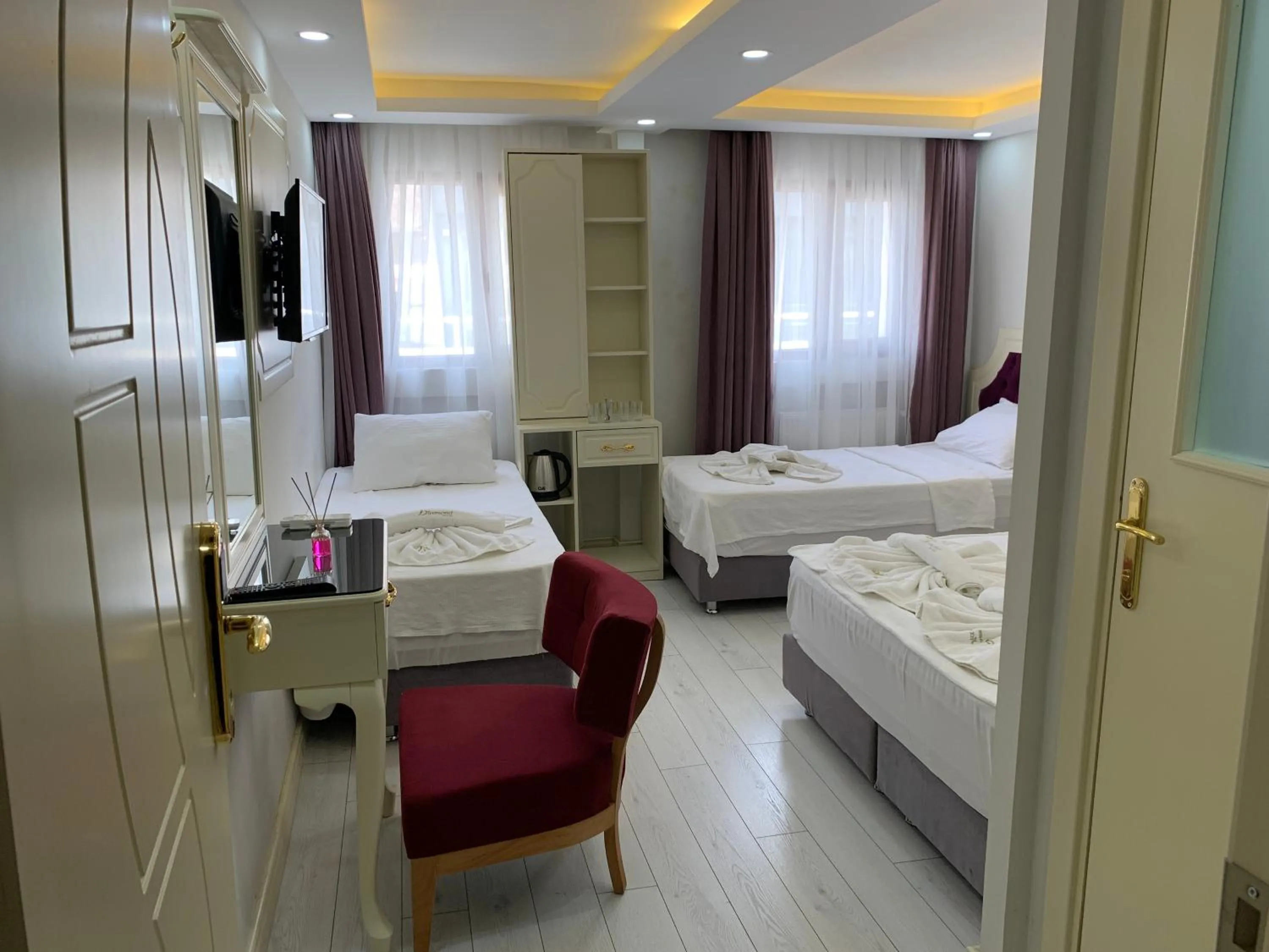 Photo of the whole room, Bed in taksim diamond hotel