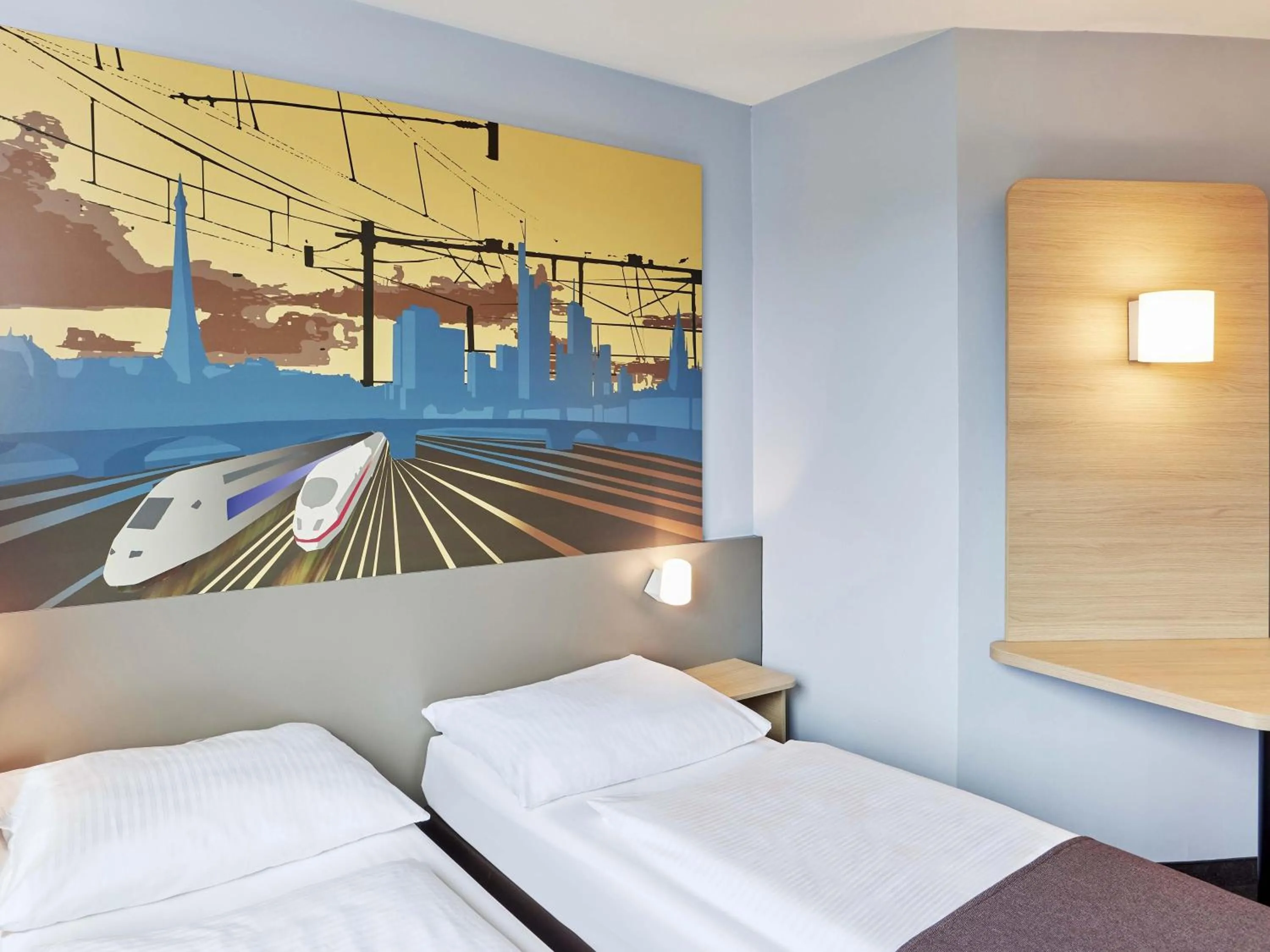 Photo of the whole room, Bed in B&B Hotel Saarbrücken-Hbf