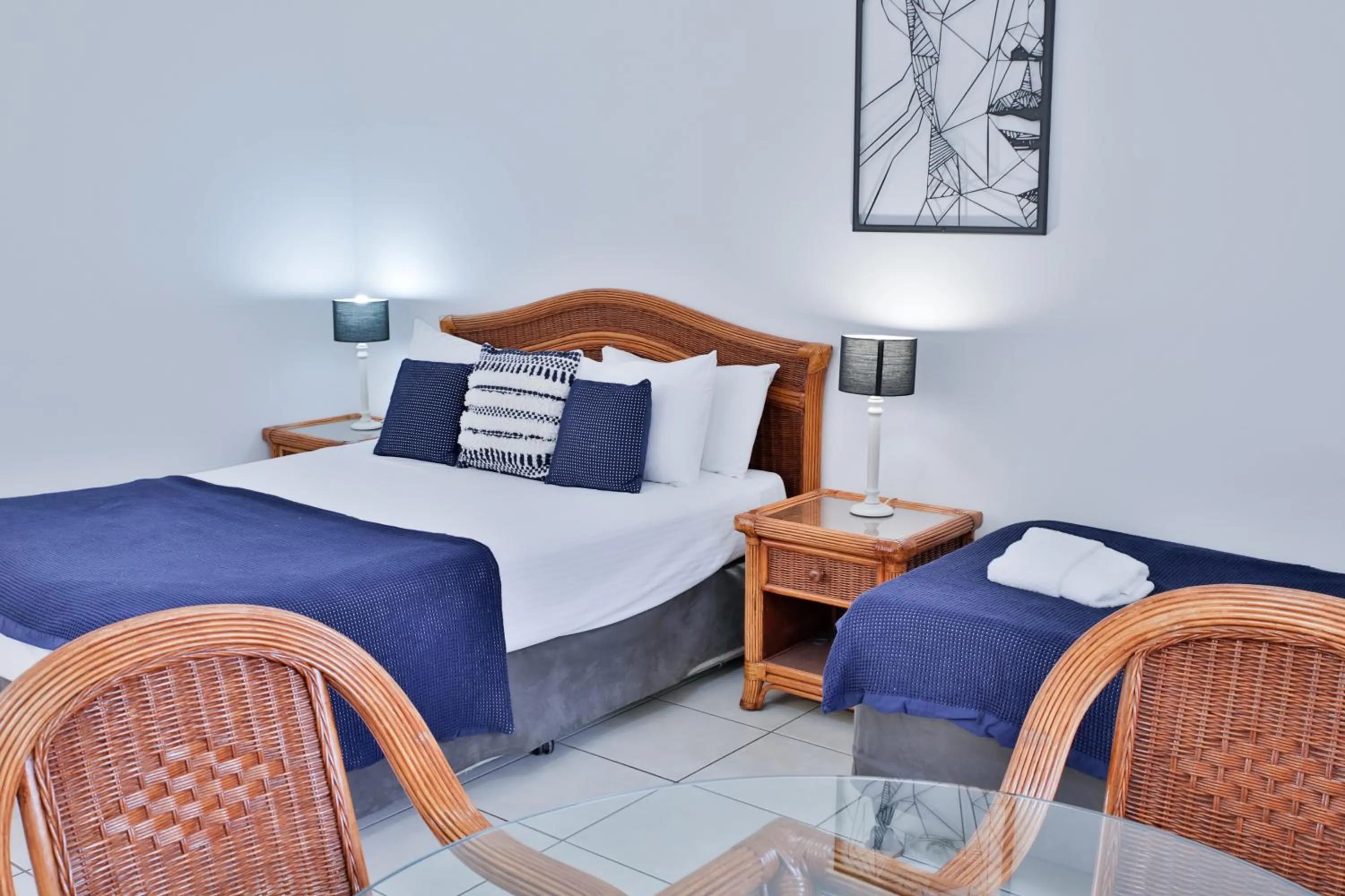 Bed in Central Park Motel