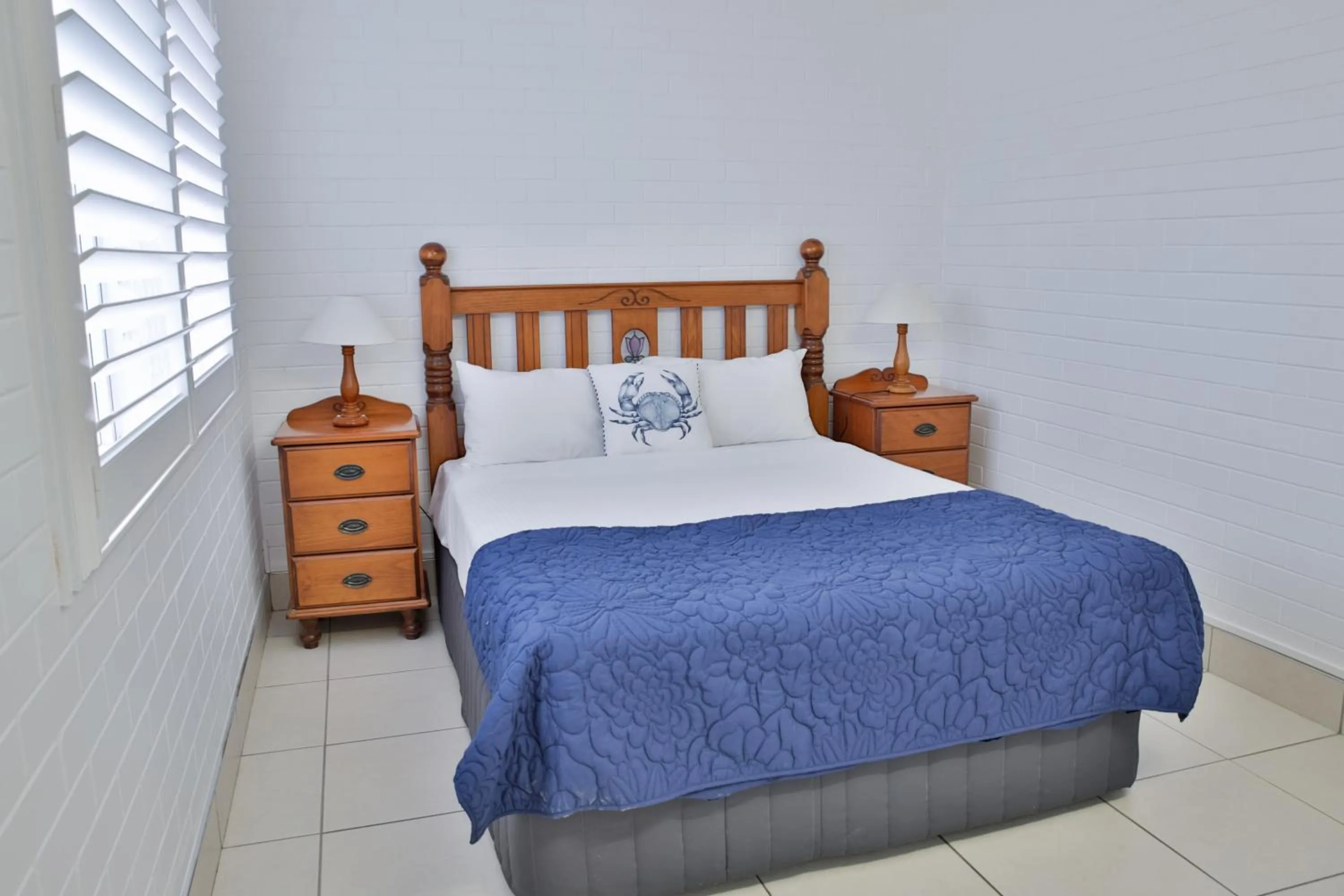 Bed in Central Park Motel