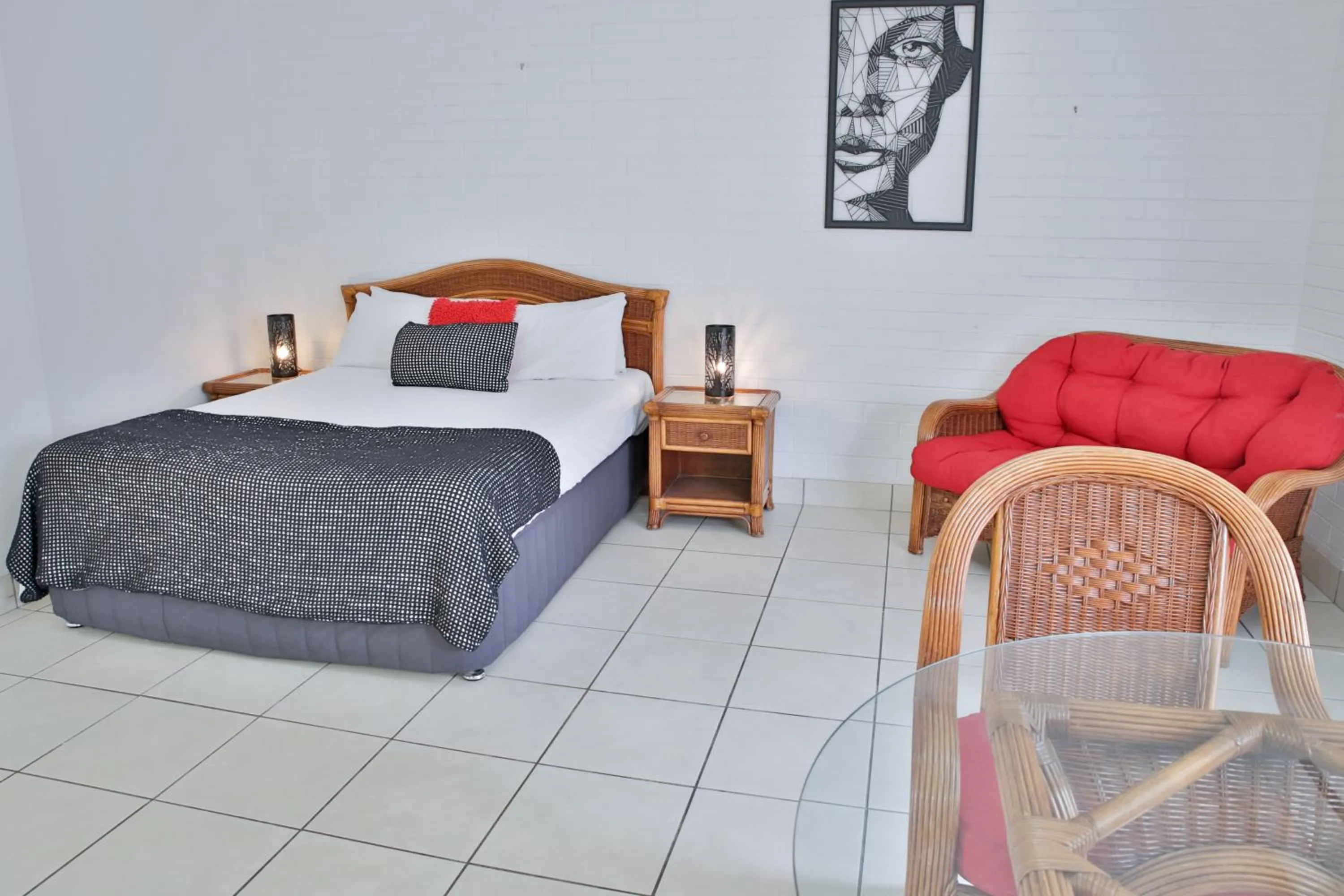 Bed in Central Park Motel