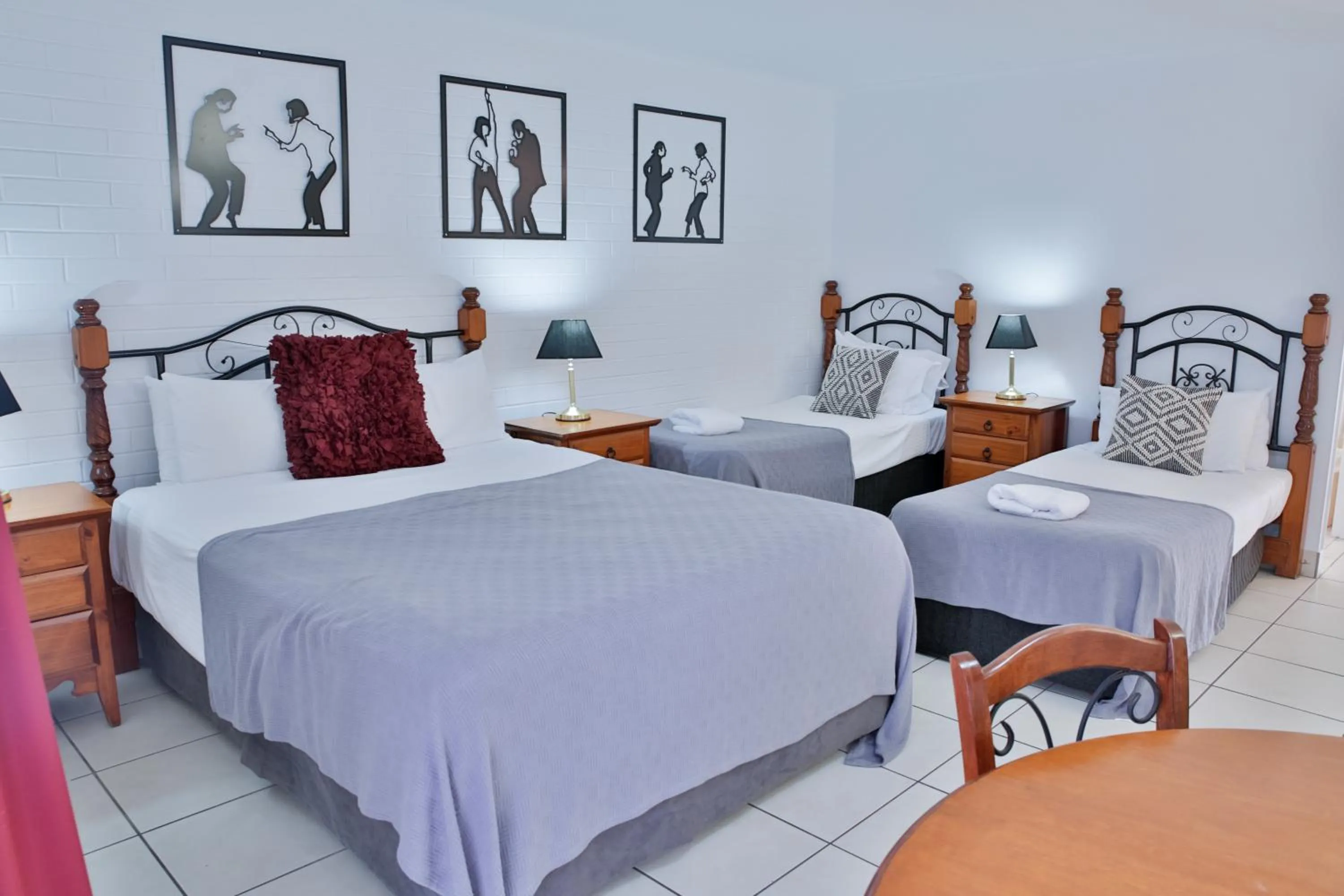 Bed in Central Park Motel