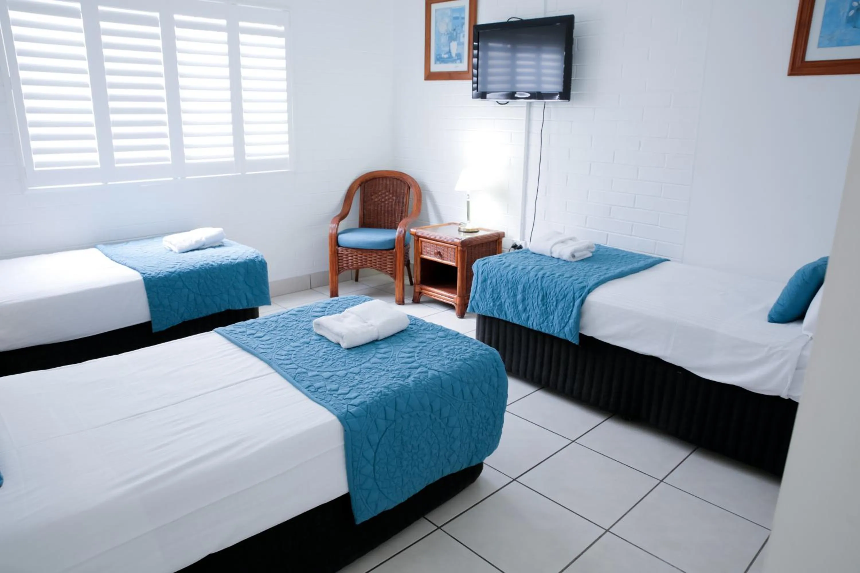 Bed in Central Park Motel