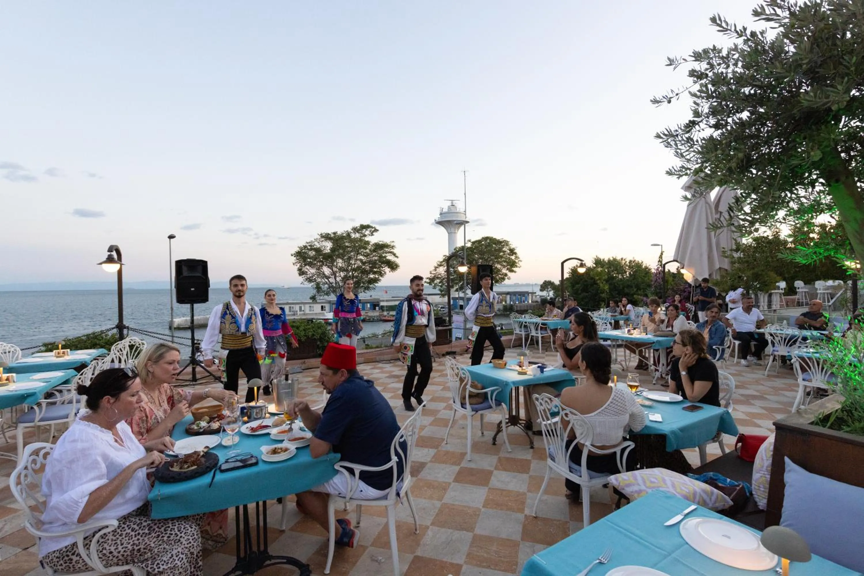 Restaurant/places to eat in Seven Hills Palace & Spa