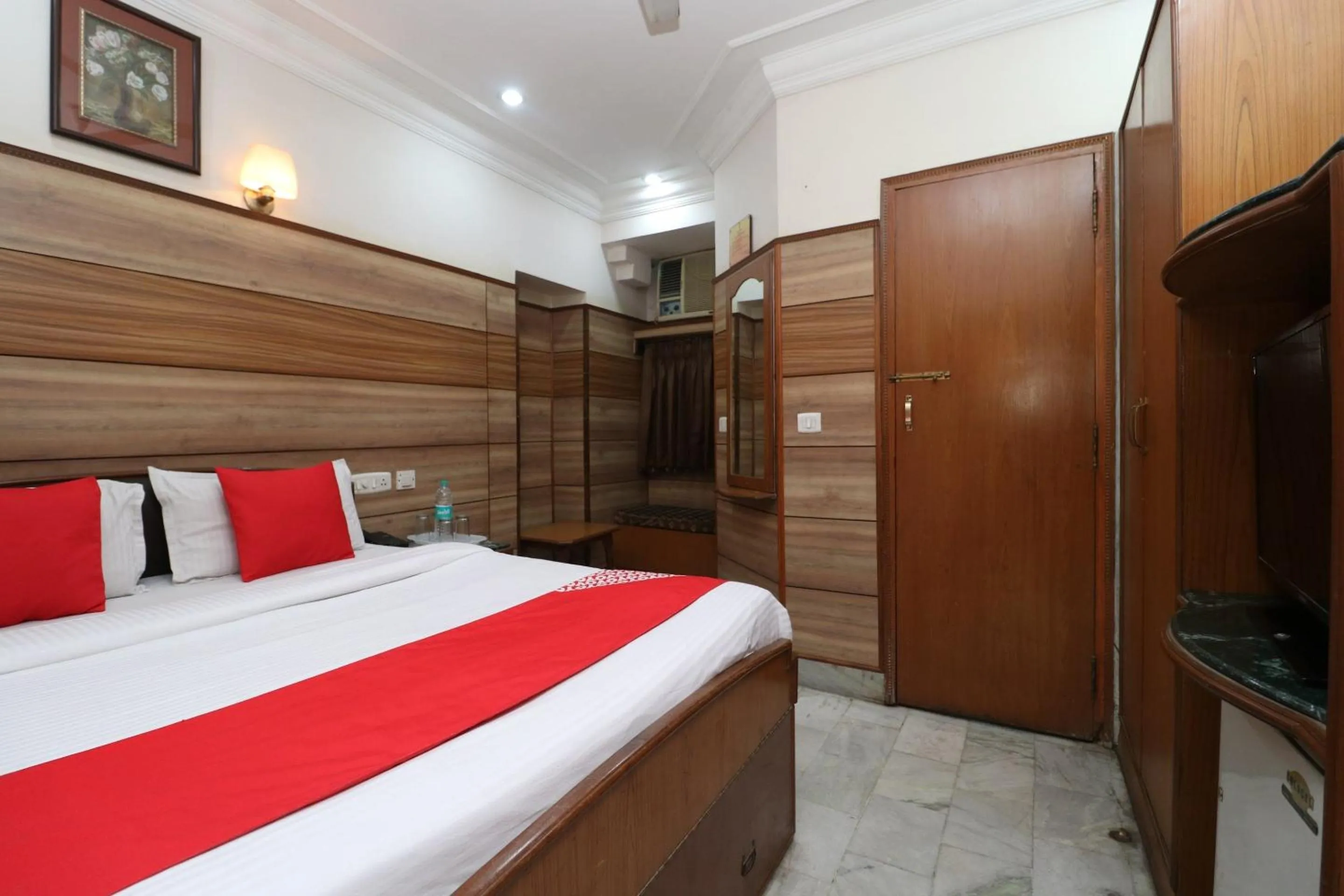 Bedroom, Bed in HOTEL O Vivek International Hotel