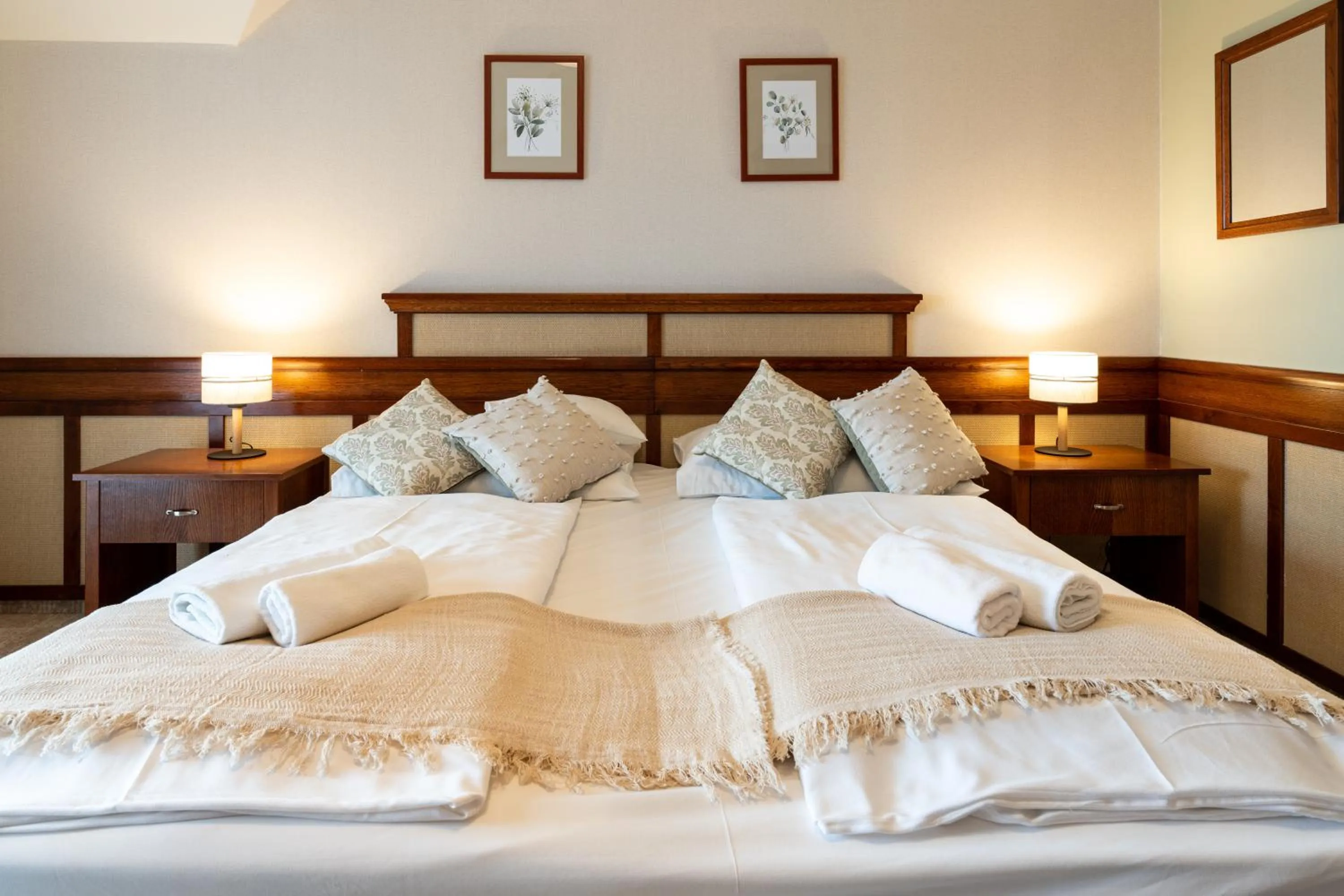 Bed in Hotel Kardosfa