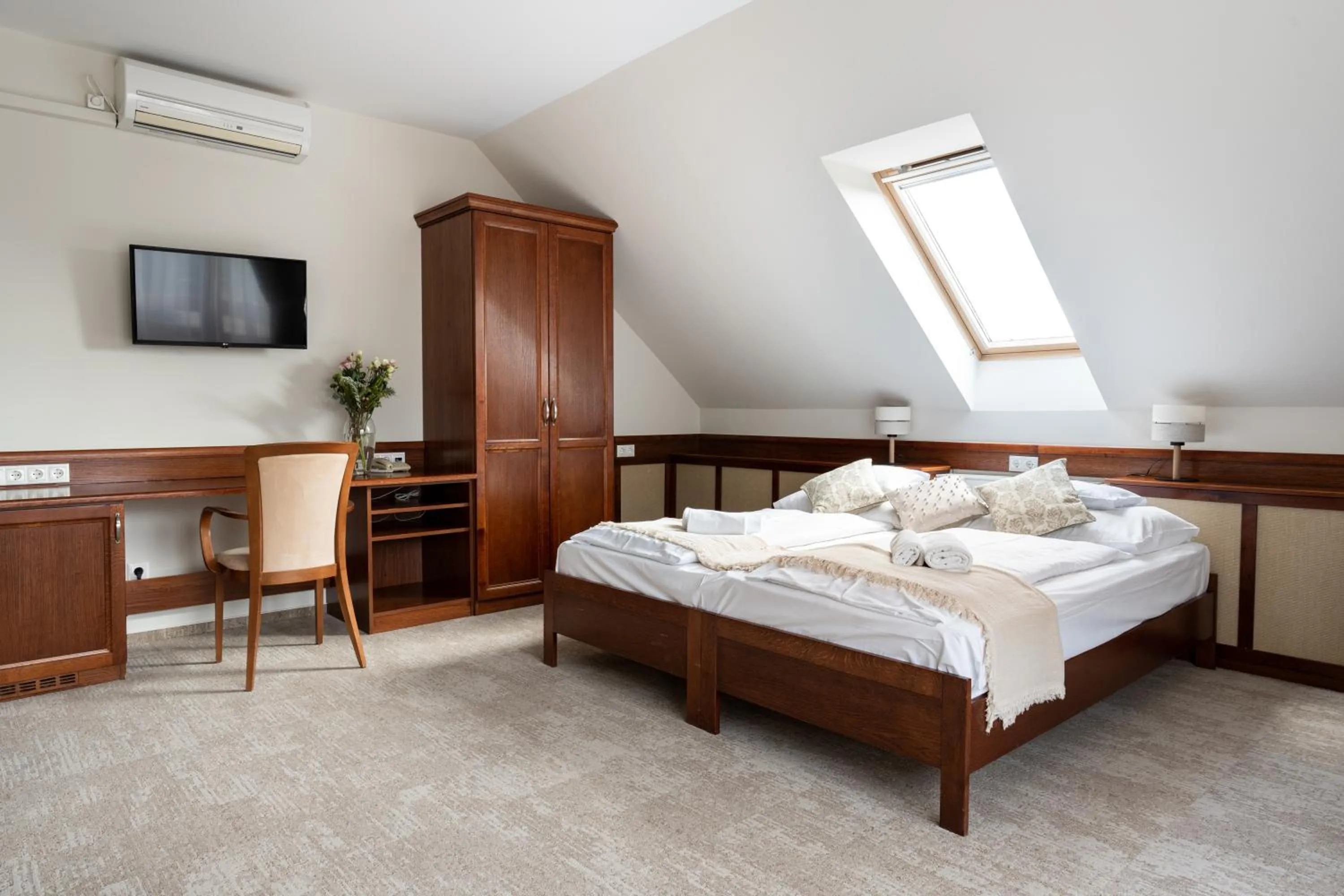 Bed in Hotel Kardosfa