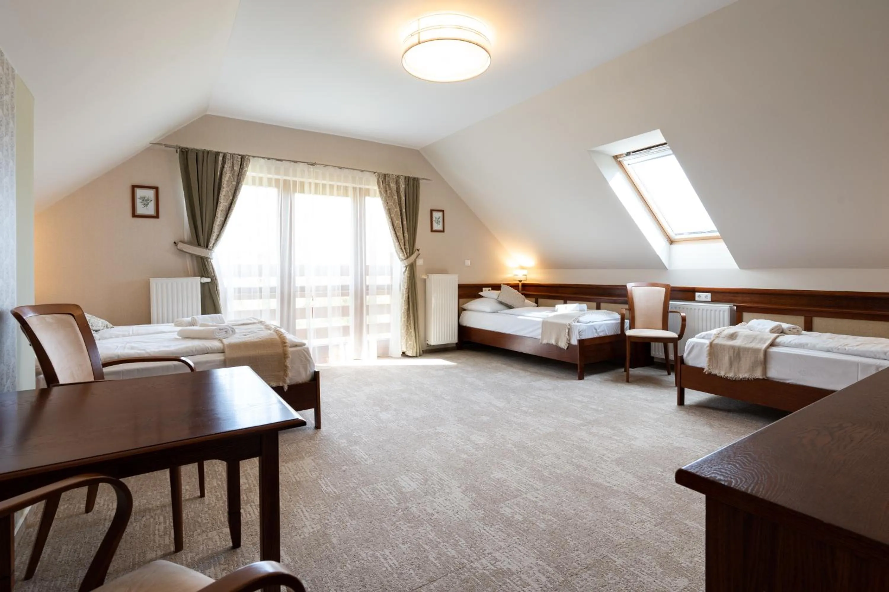 Bed in Hotel Kardosfa