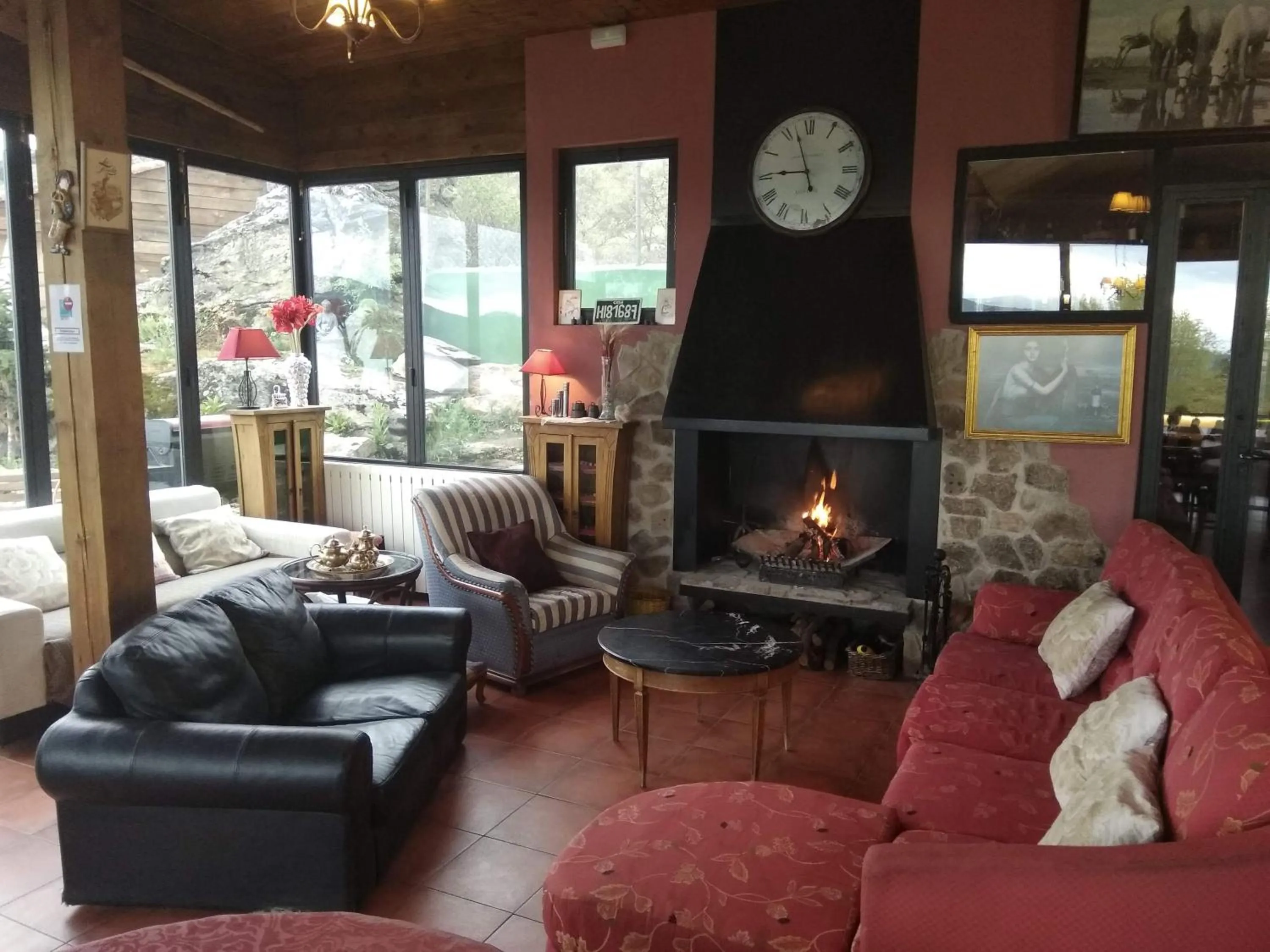 Lounge or bar in Posada Rural SPA Granja LA TEJERA de Lozoya