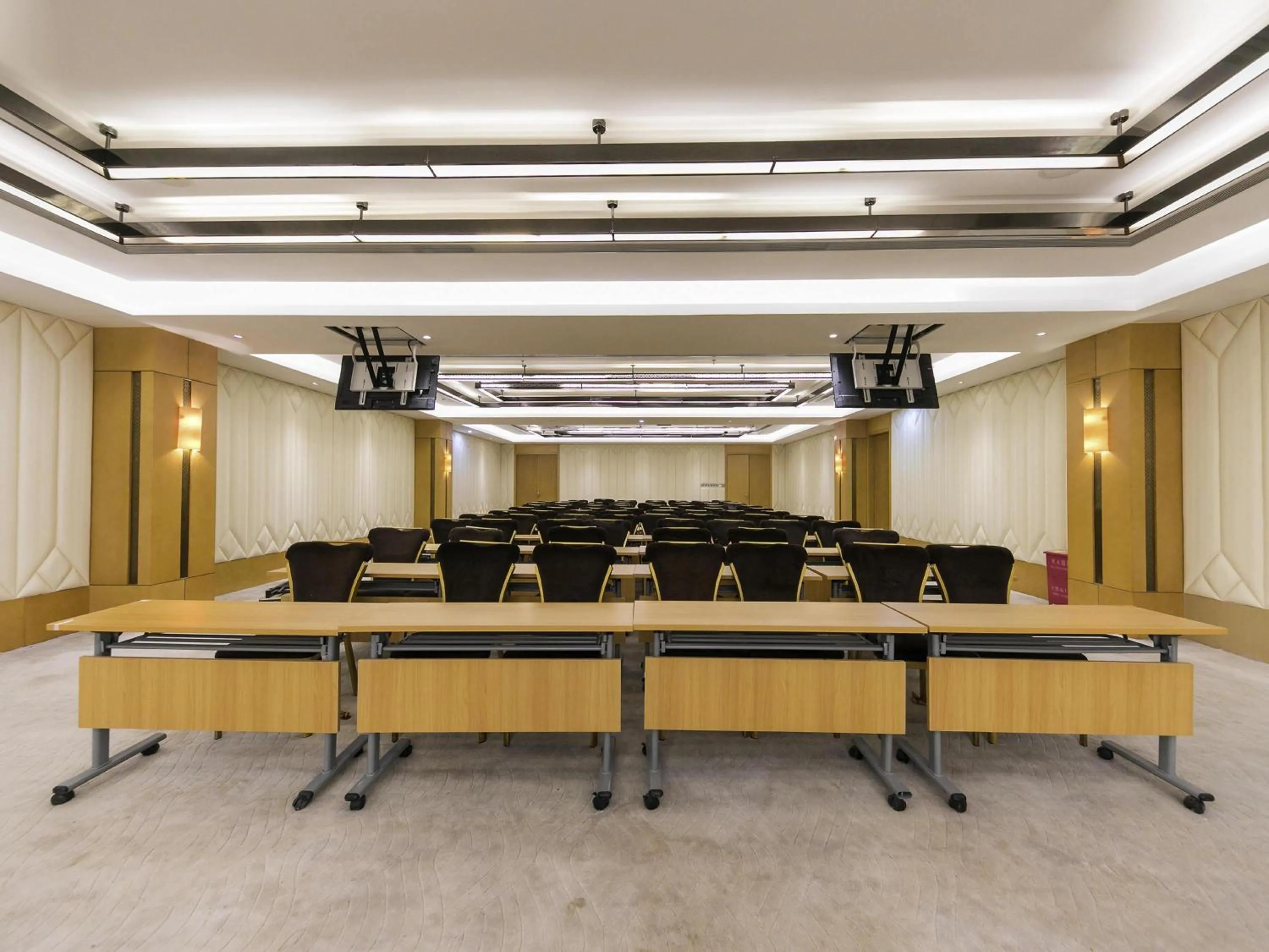 Meeting/conference room in Mercure Beijing Chang An West