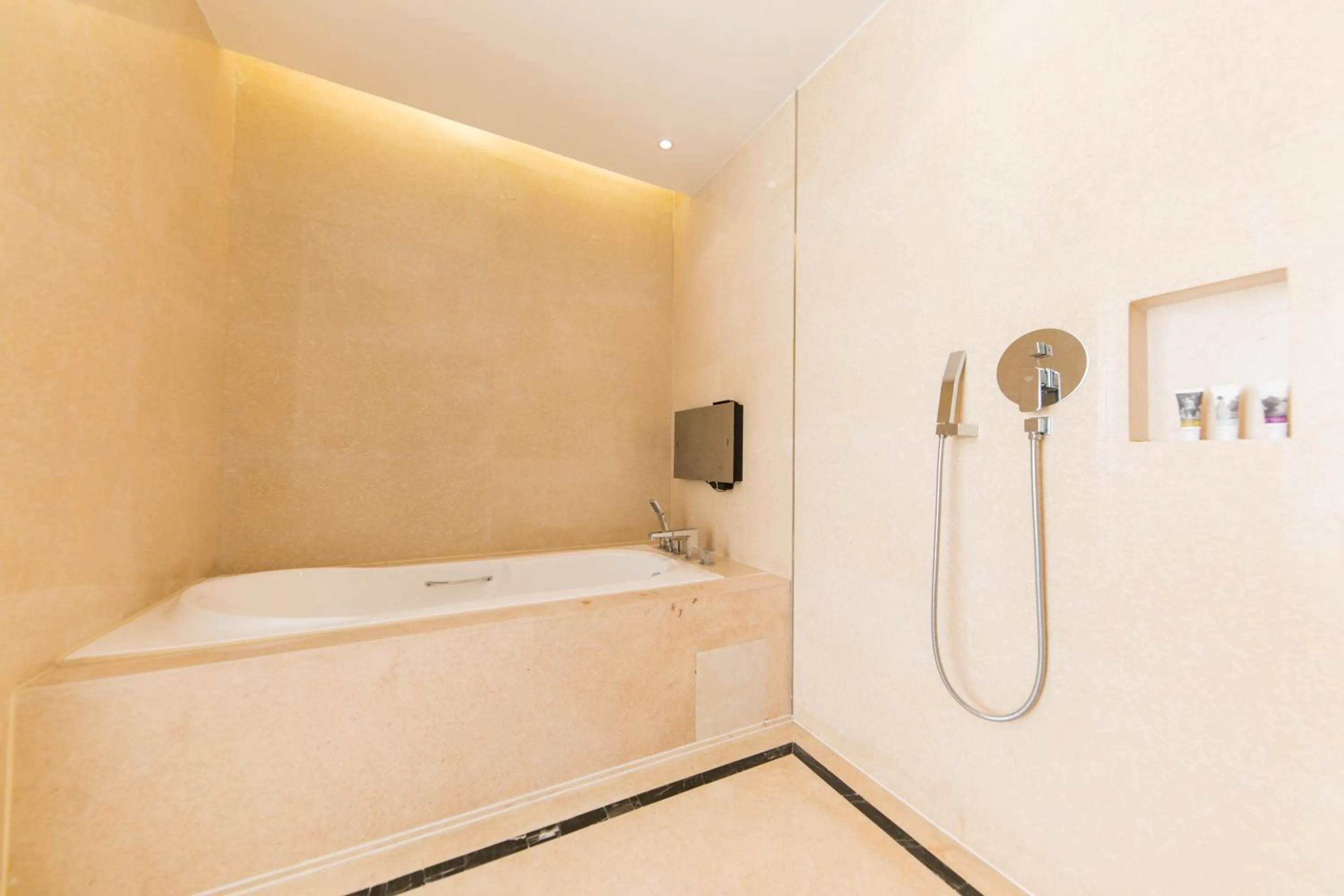 Bath in Mercure Beijing Chang An West