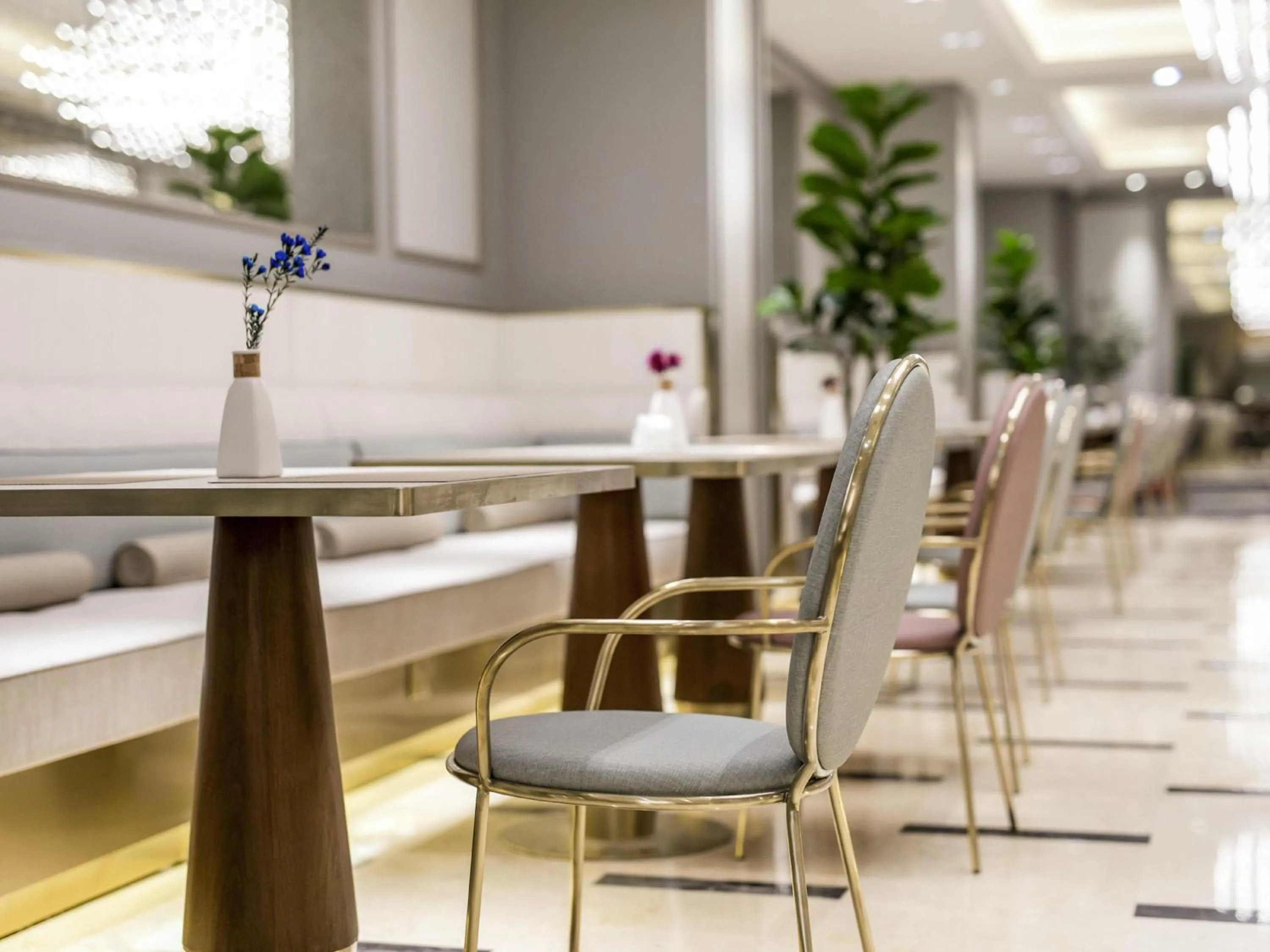 Restaurant/places to eat in Mercure Beijing Chang An West