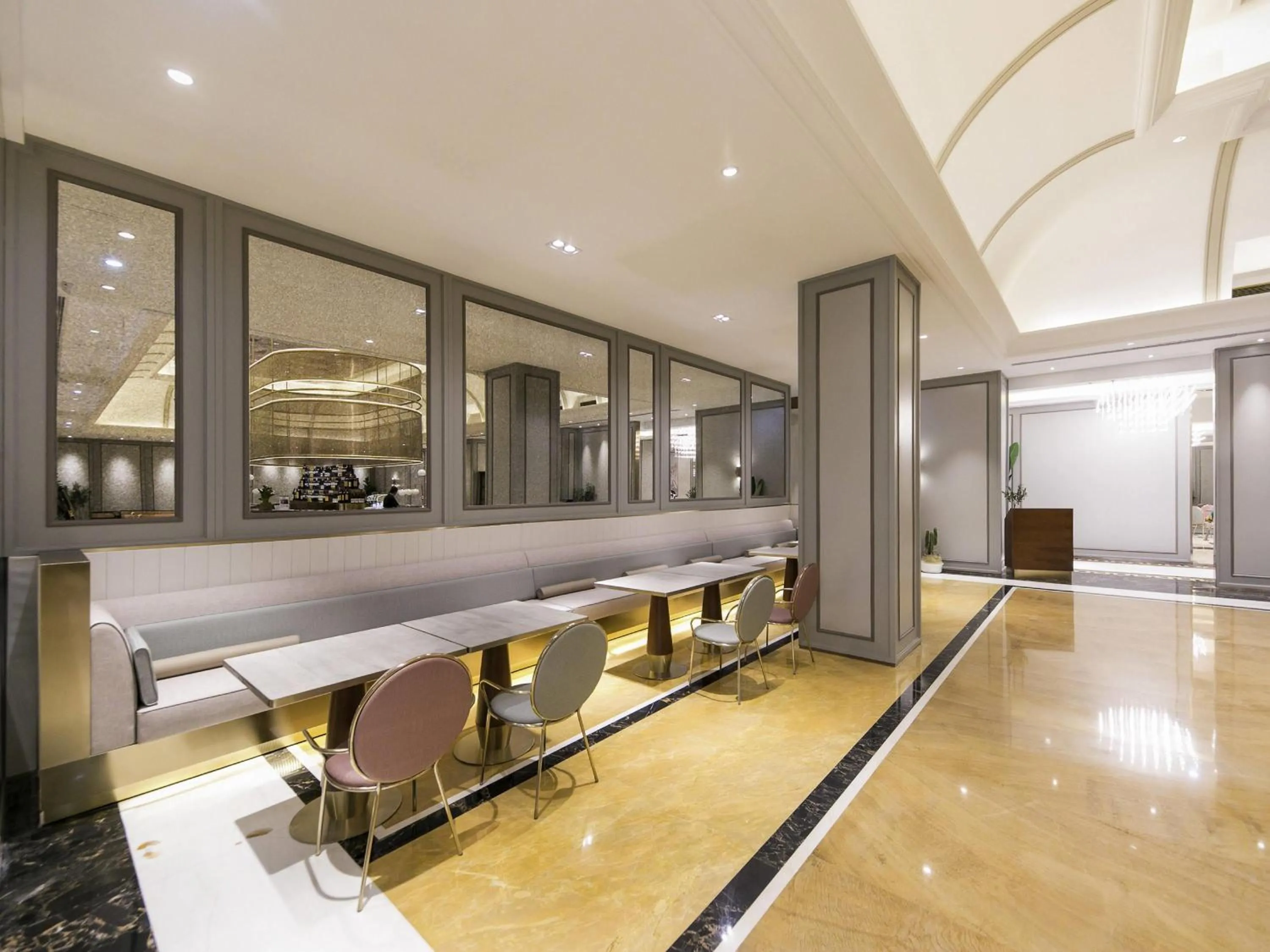 Restaurant/places to eat in Mercure Beijing Chang An West