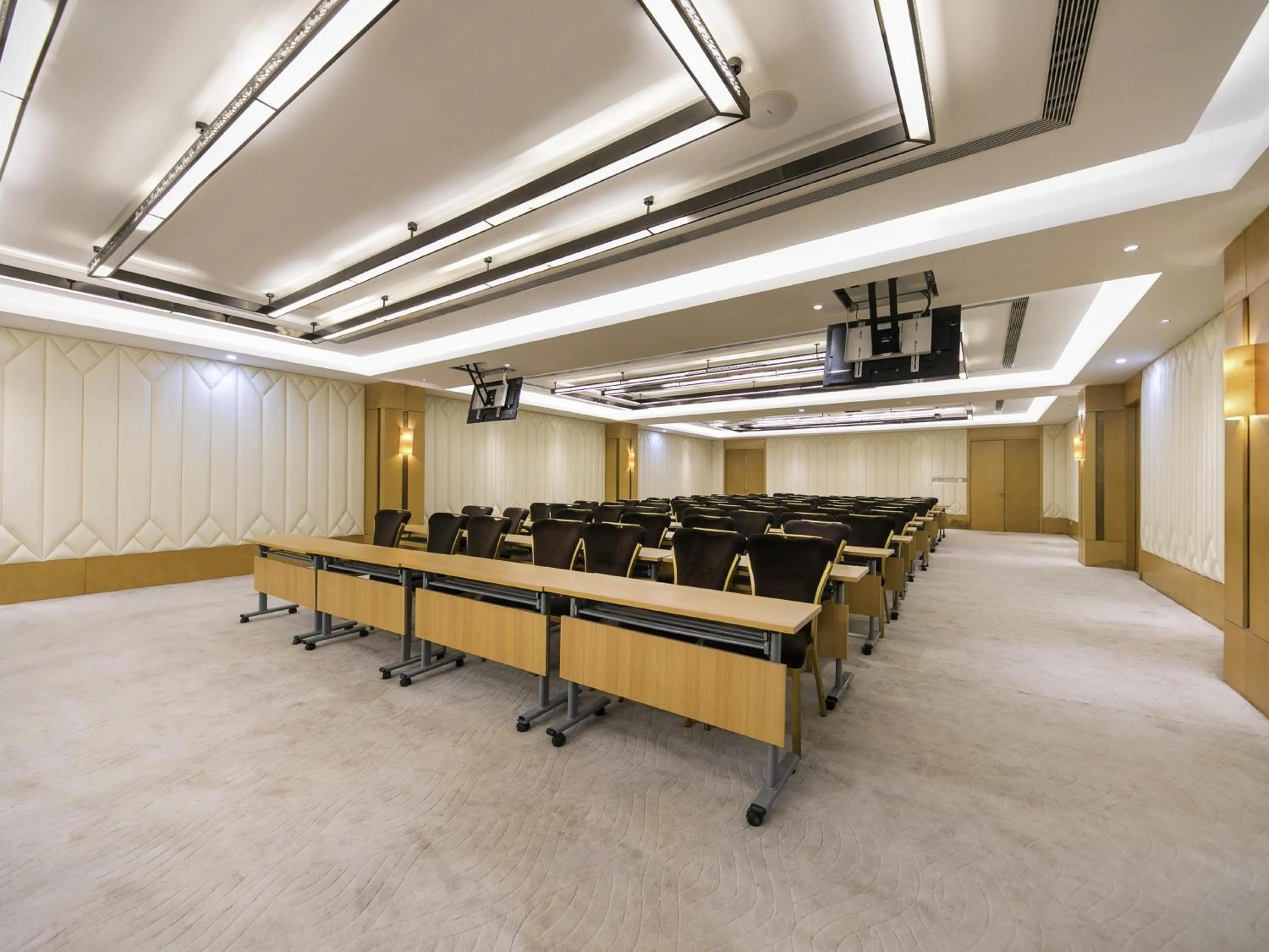 Meeting/conference room in Mercure Beijing Chang An West