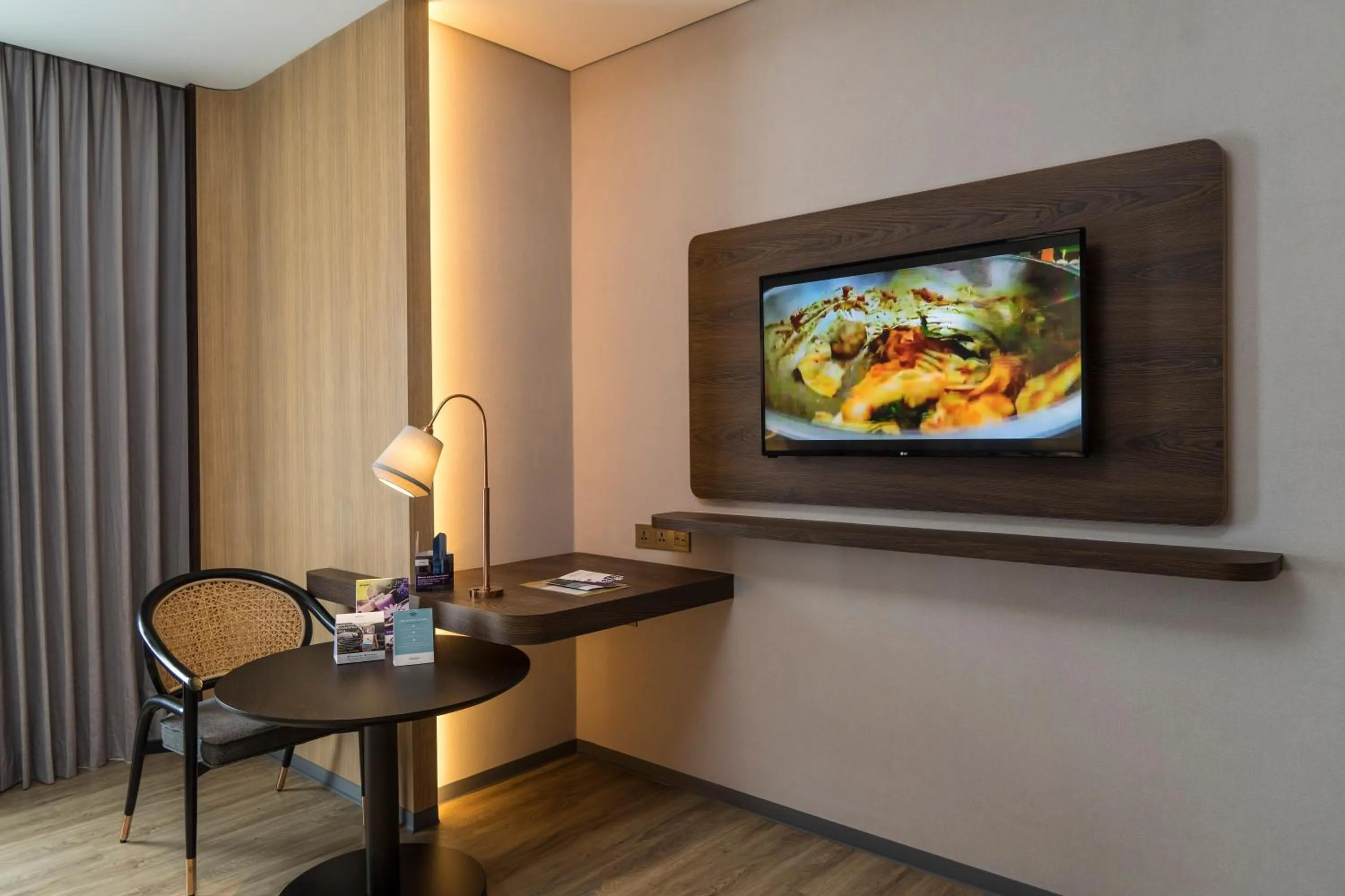 TV and multimedia in Mercure Jakarta Gatot Subroto
