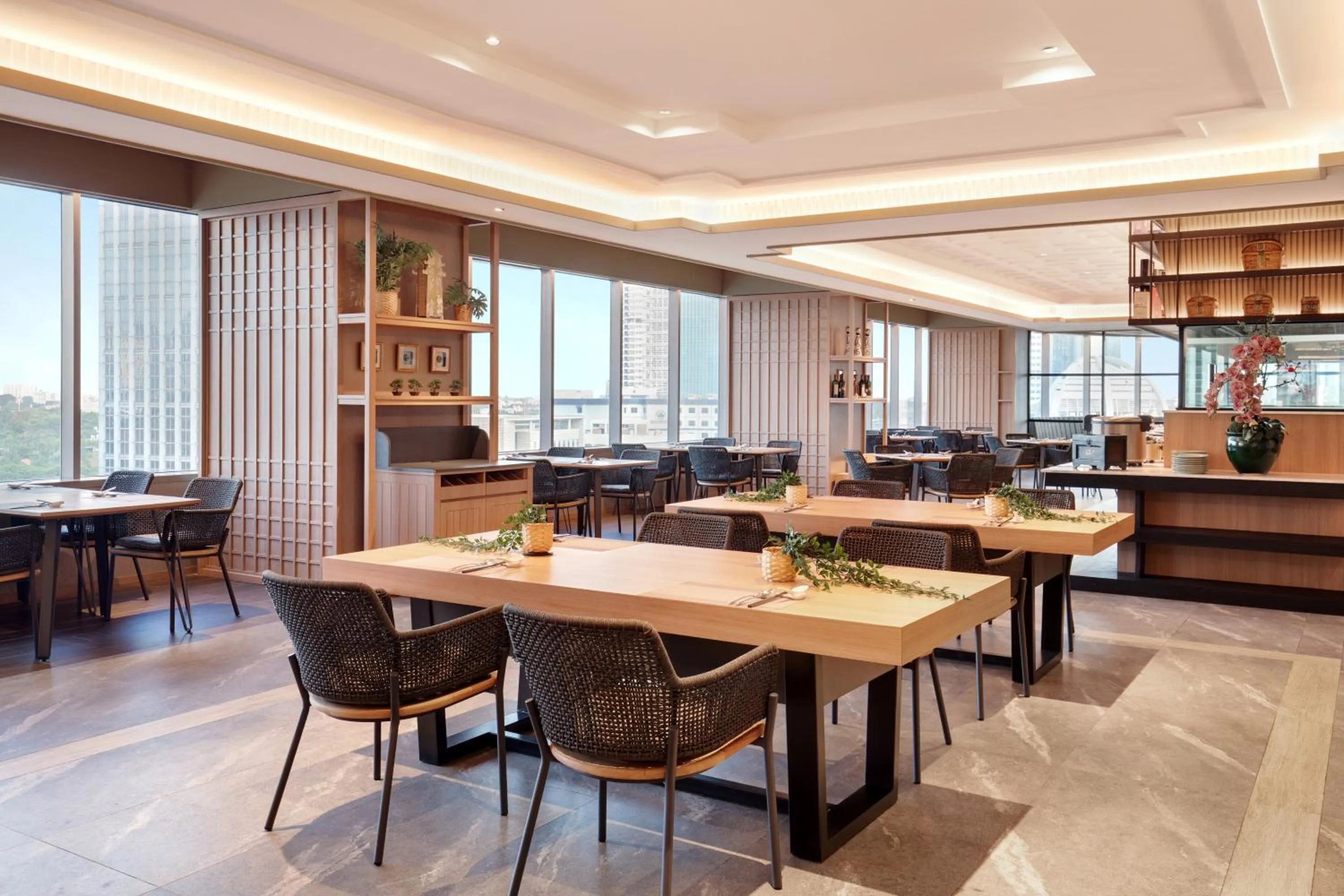 Restaurant/places to eat in Mercure Jakarta Gatot Subroto