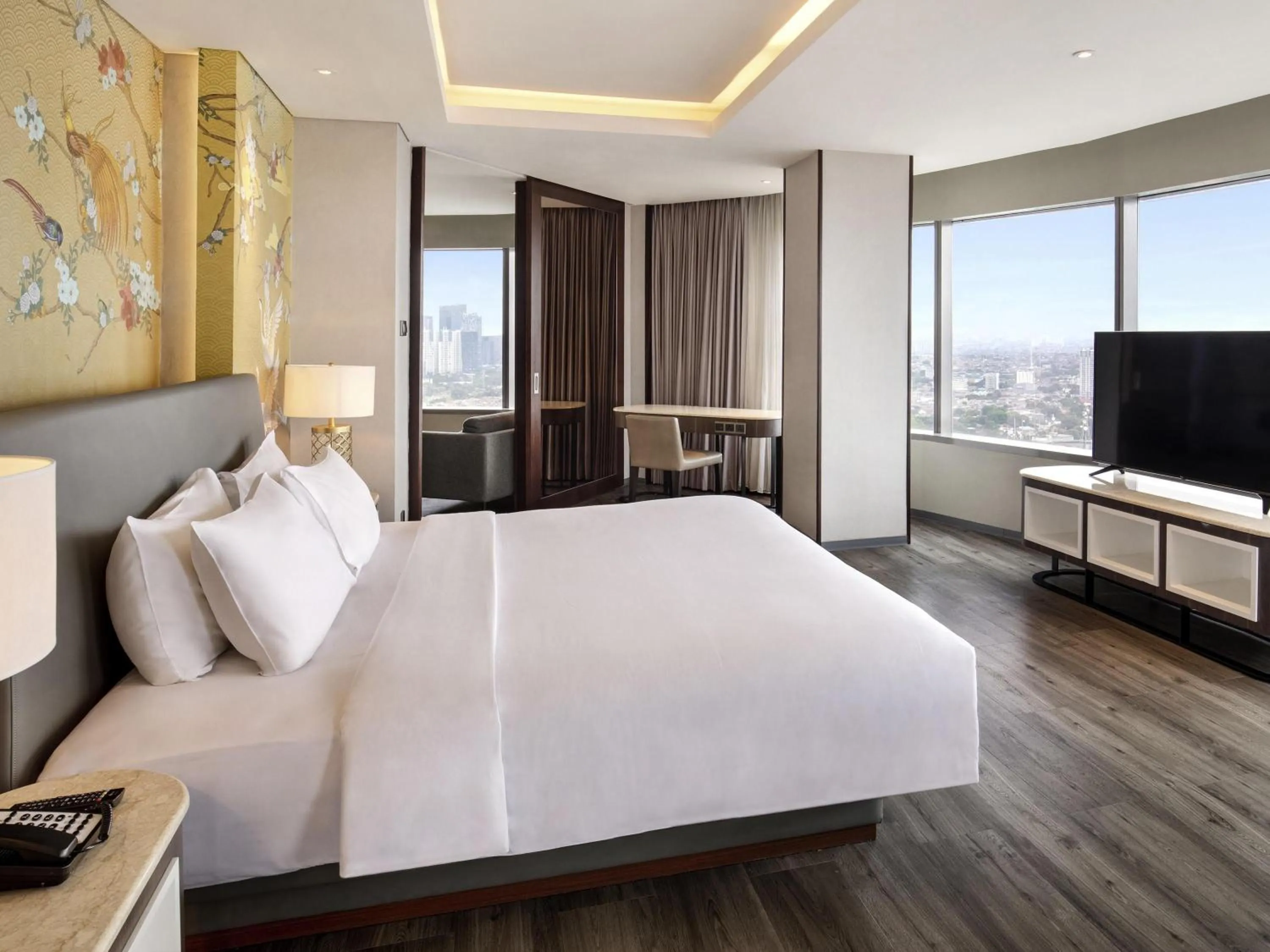 Photo of the whole room, Bed in Mercure Jakarta Gatot Subroto