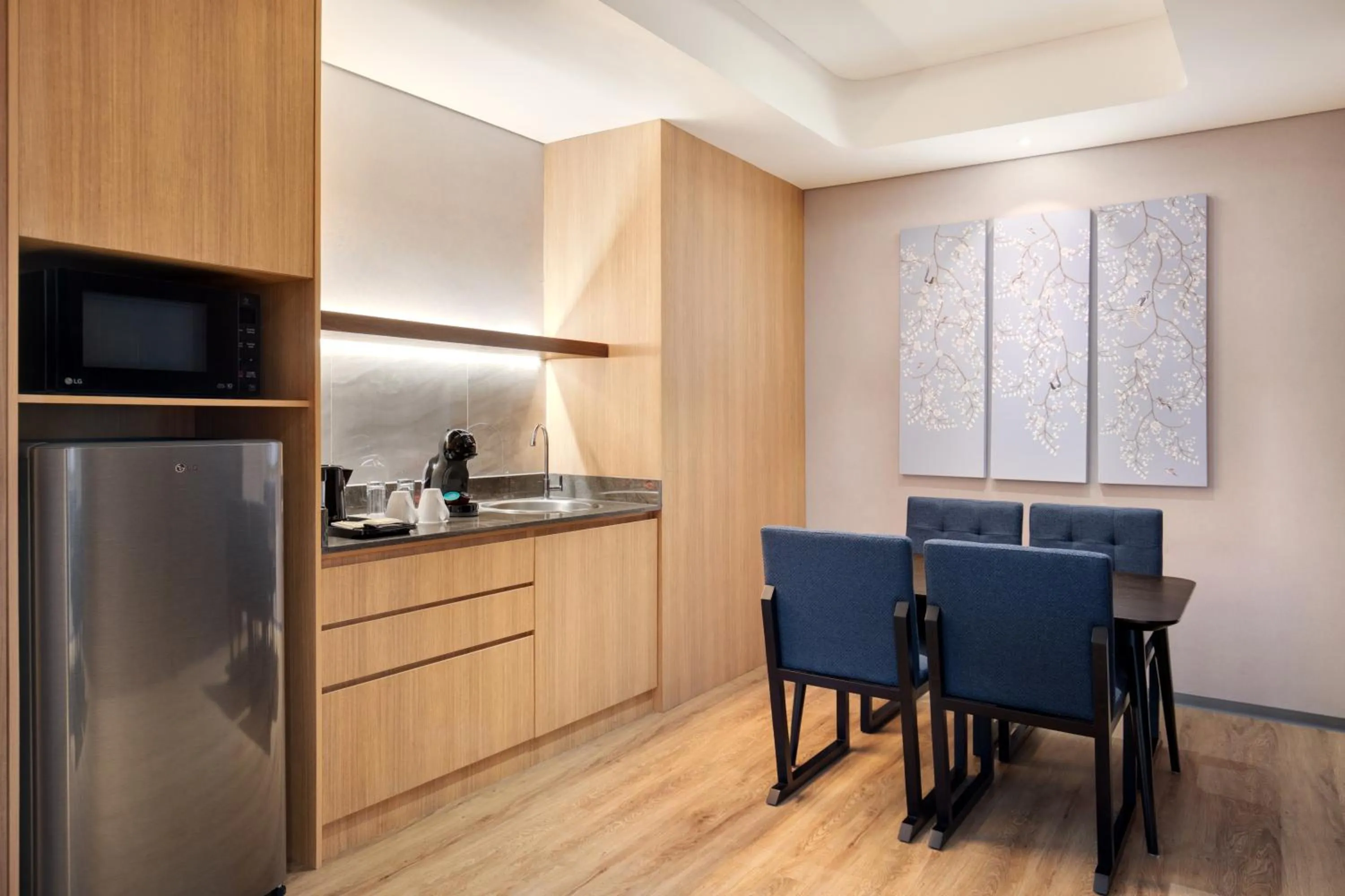 Kitchen or kitchenette in Mercure Jakarta Gatot Subroto