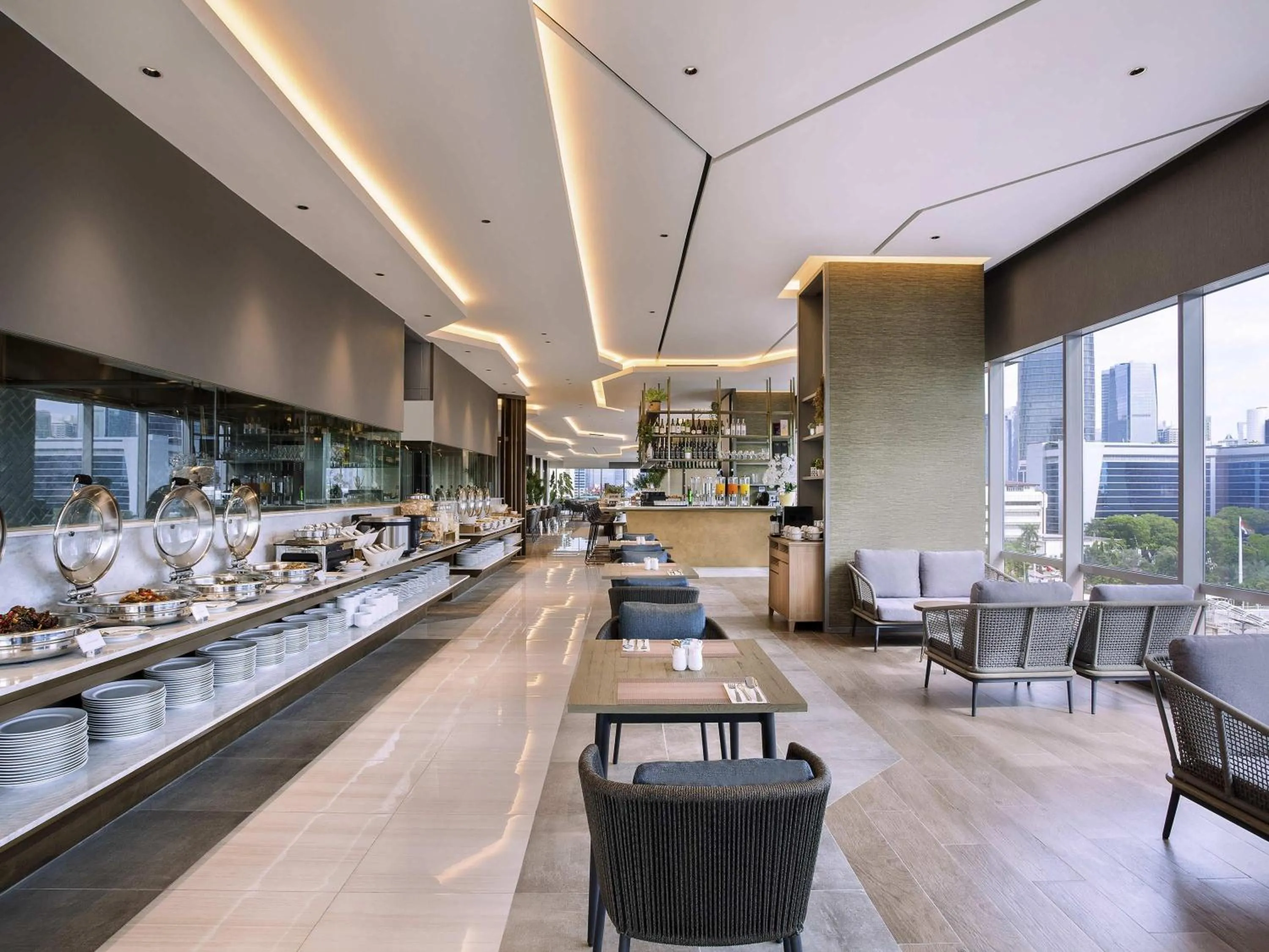 Restaurant/places to eat in Mercure Jakarta Gatot Subroto