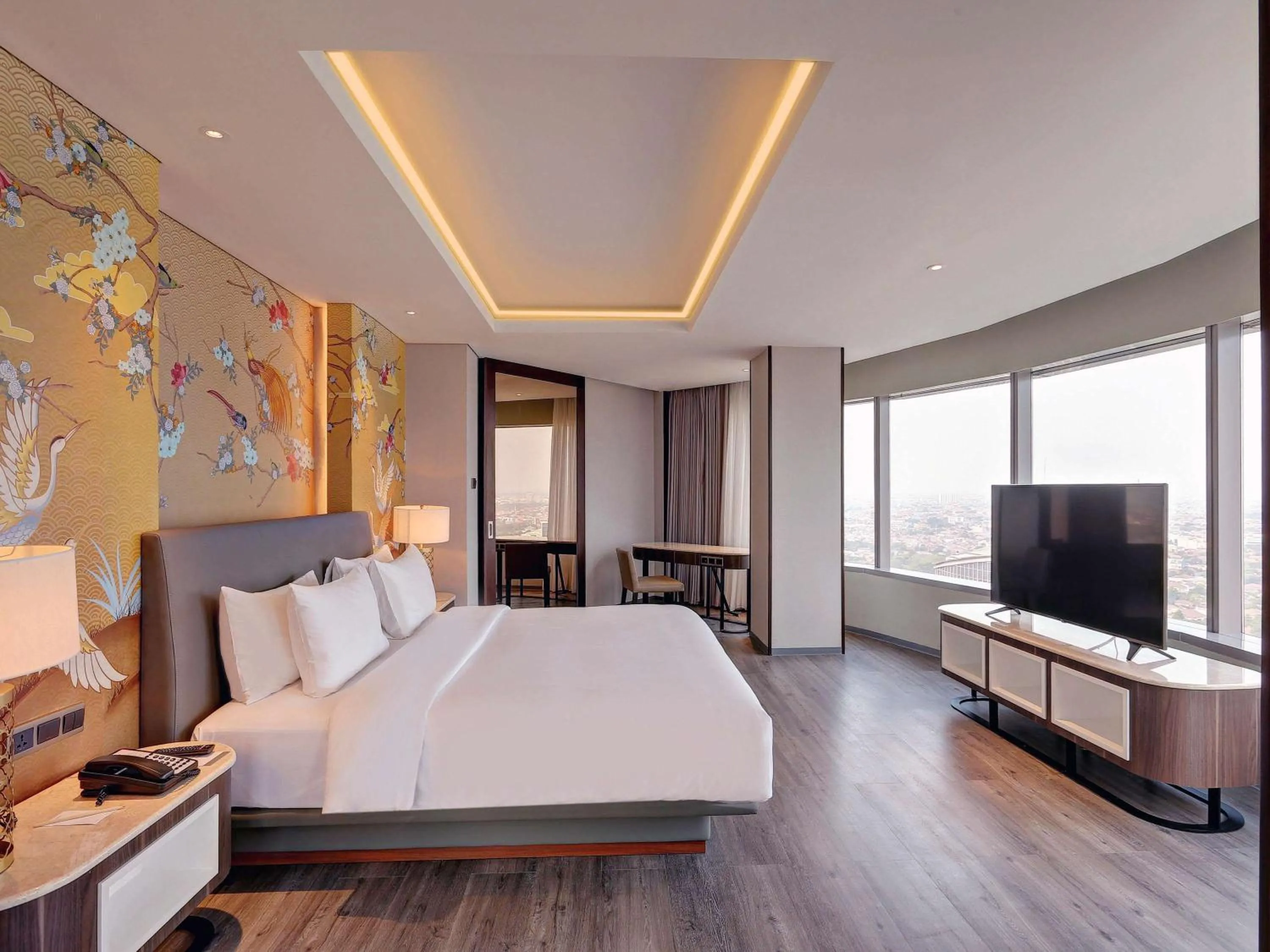 Photo of the whole room, Bed in Mercure Jakarta Gatot Subroto