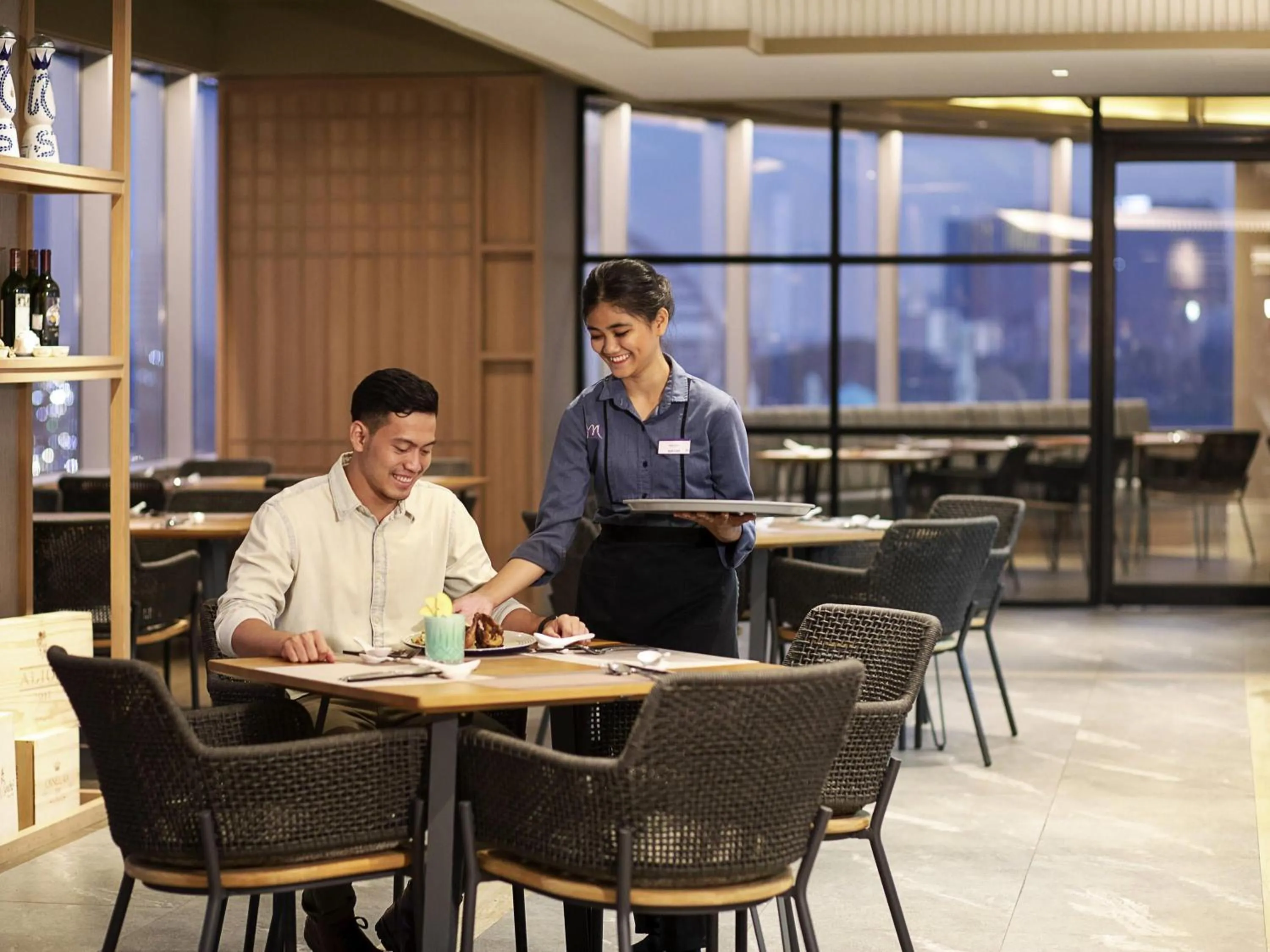 Restaurant/places to eat in Mercure Jakarta Gatot Subroto