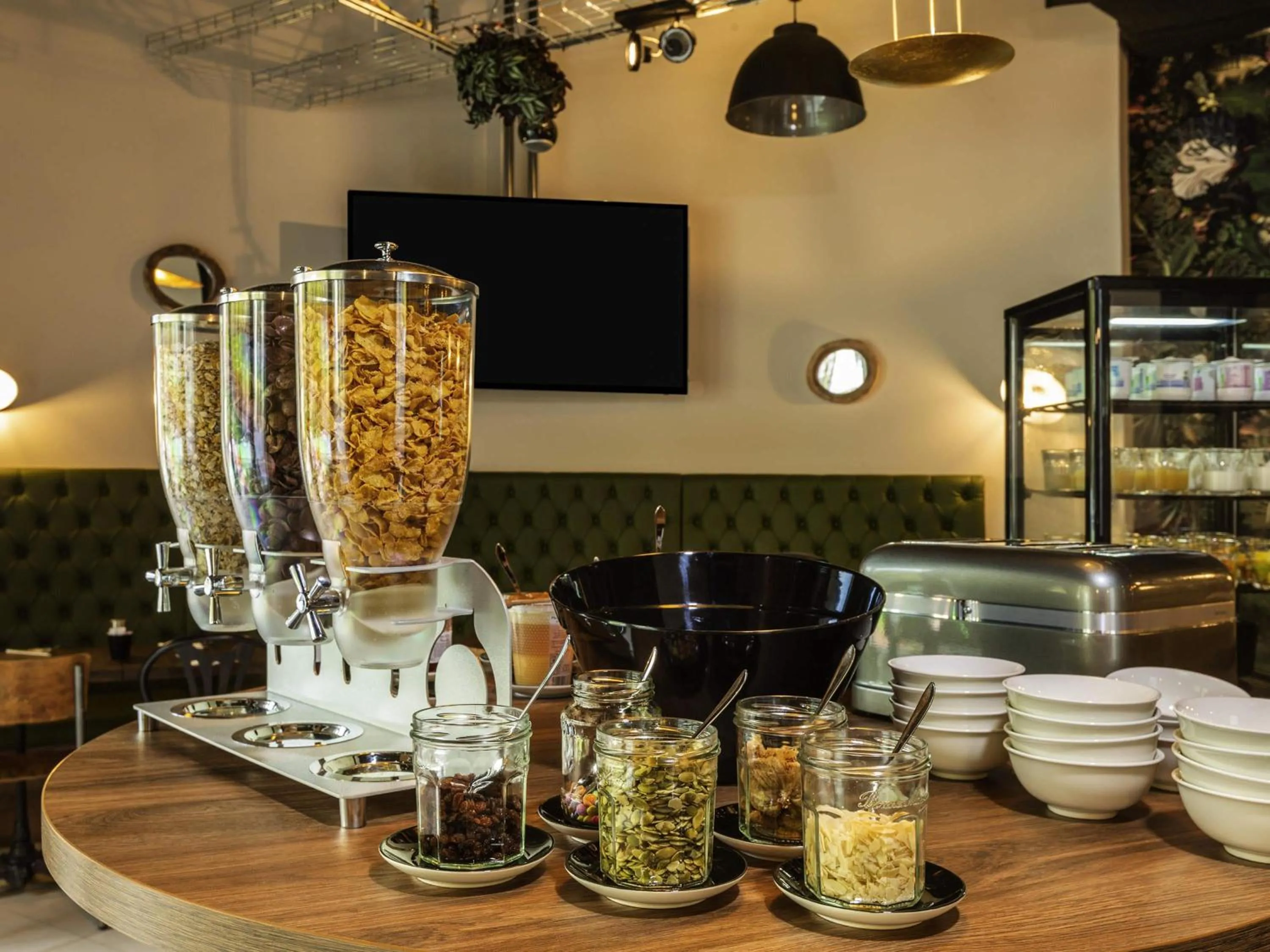 Breakfast in ibis Styles Puteaux Paris La Defense